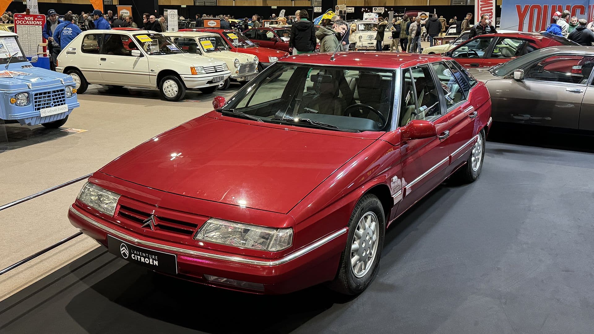 Une voiture Citroën XM lors du salon Rétromobile.