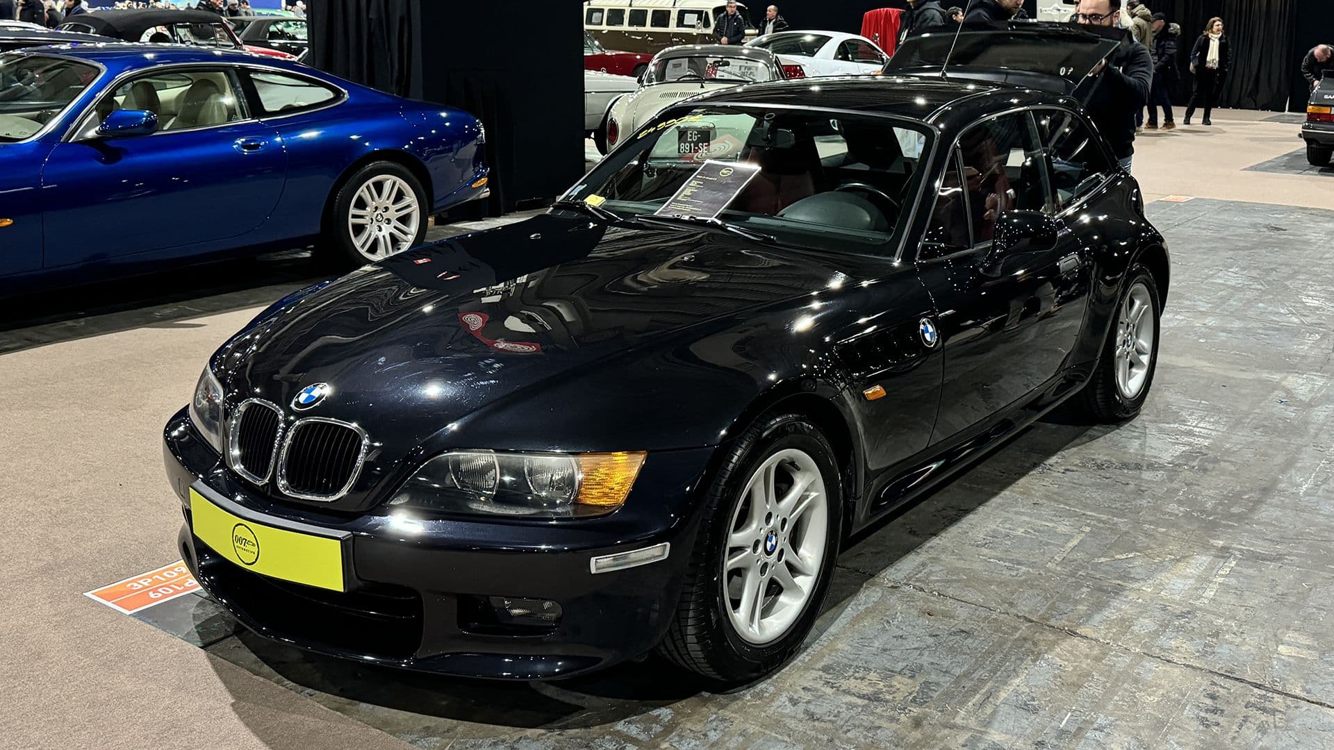 Une BMW Z3 lors du salon Rétromobile. © Roole