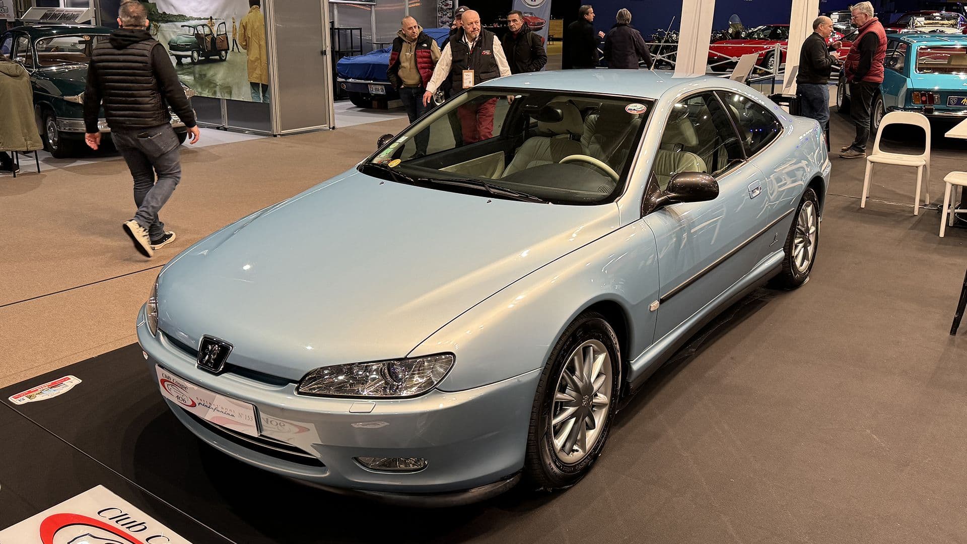 Une Peugeot 406 lors du salon Rétromobile. © Roole