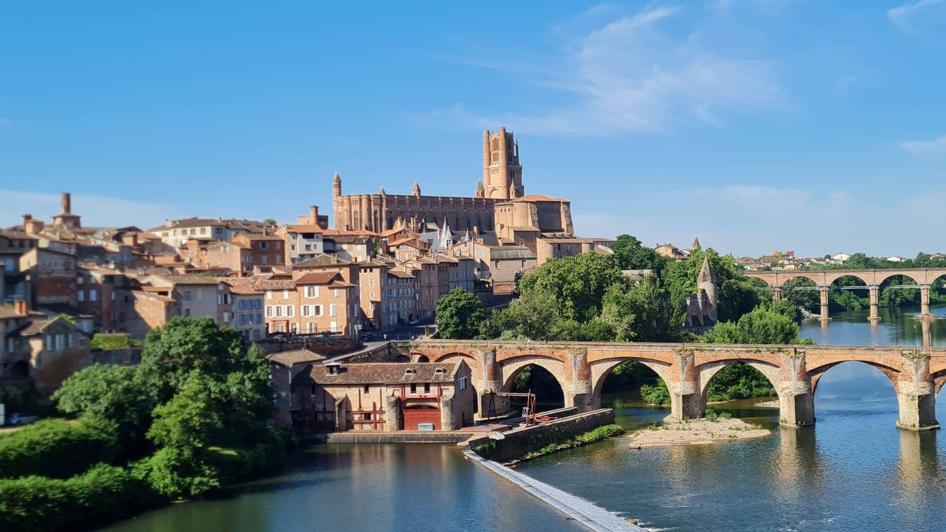 Albi, la Florence française avec son pont vieux et ses pierres ocres. ©ALBITourisme