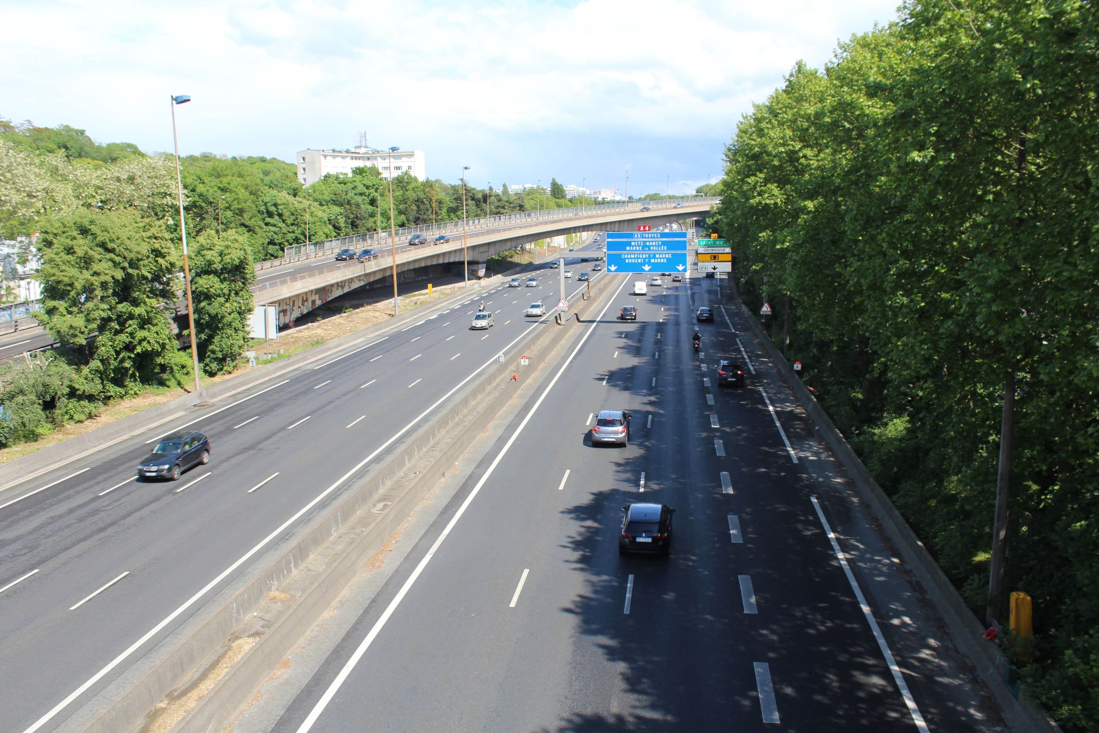 L'autoroute A4 vue d'en haut près de Joinville