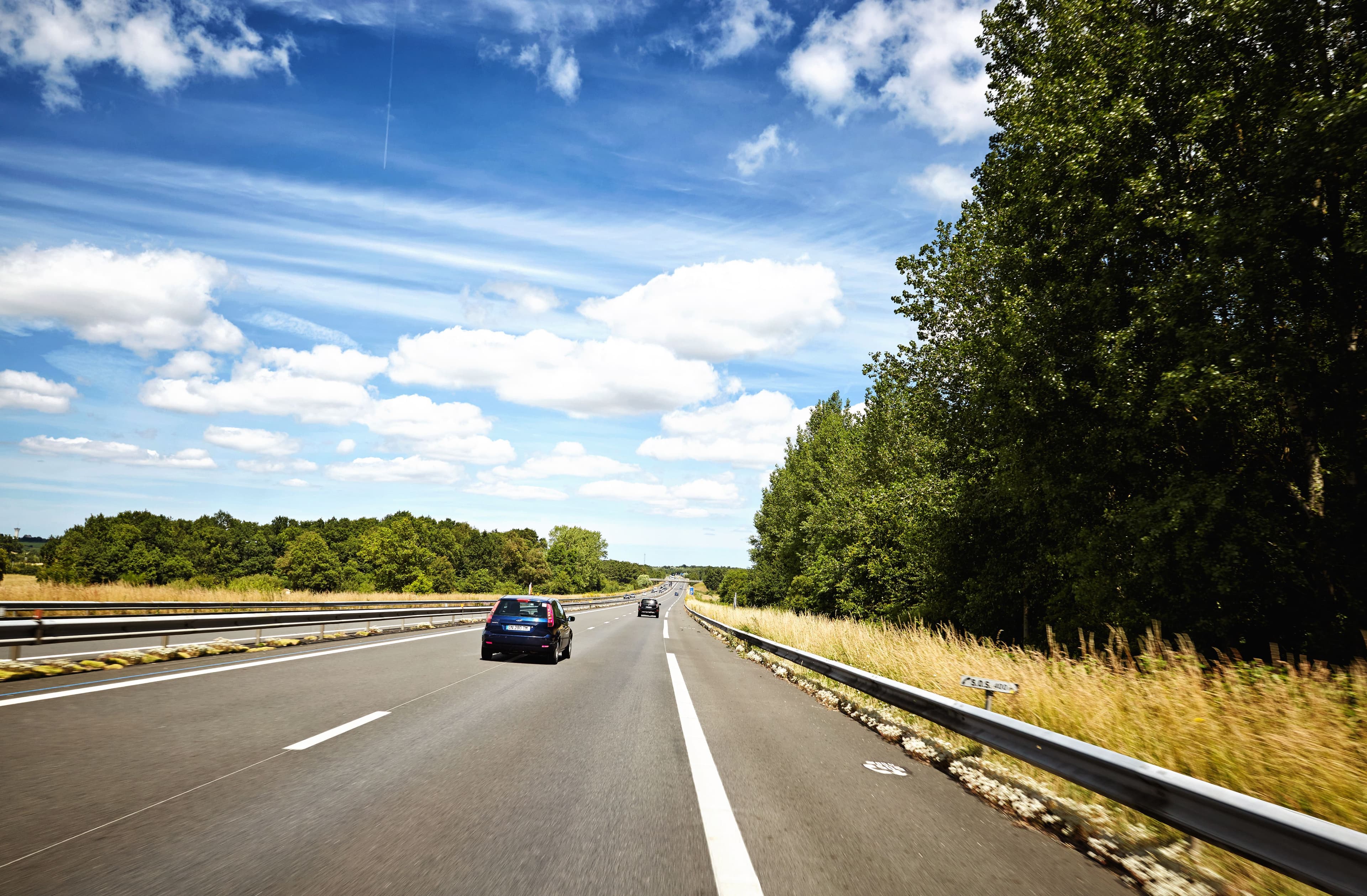 Photo d'une autoroute en France.