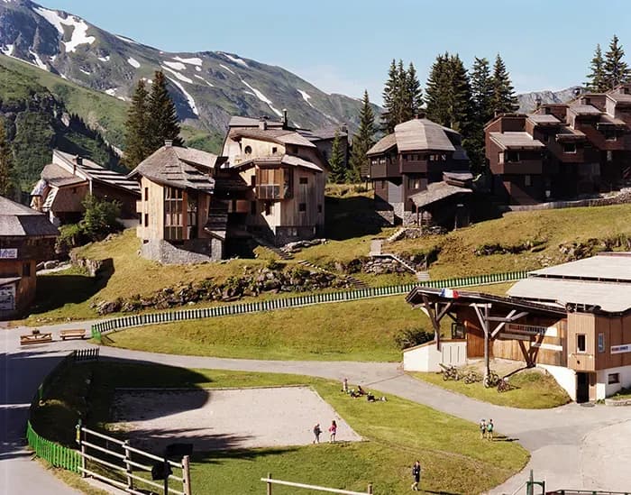 L'architecture atypique de la station balnéaire Avoriaz. ©Alexandre Guirkinger