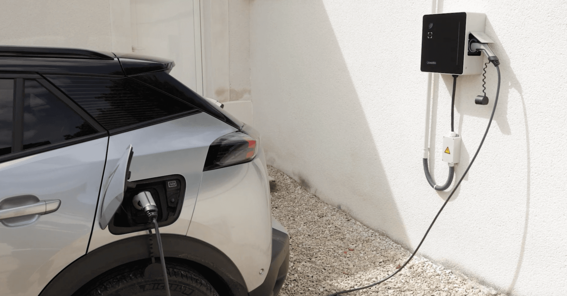Borne de recharge à domicile comment bien la choisir