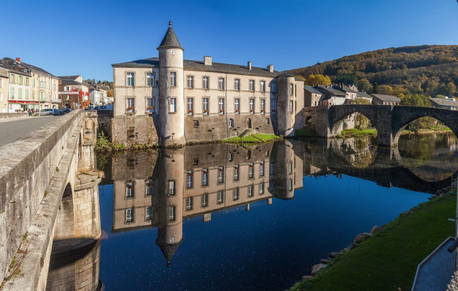 Faire un tour dans le village de Brassac-sur-Agout. ©Tourisme Tarn