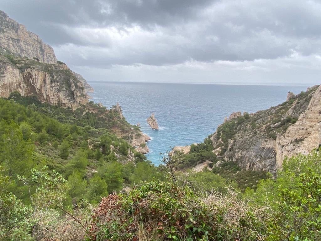 Vue sur la calanque de Sugiton, près de Marseille dans les Bouches-du-Rhône.