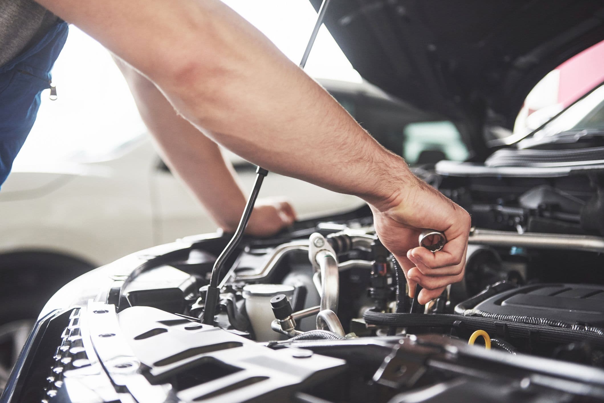 Centre entretien auto : révision et réparation voiture, pneus et pièces  auto