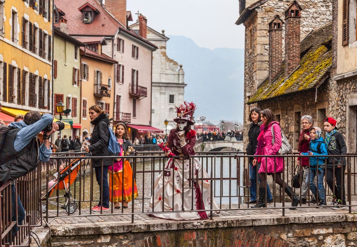 Le carnaval d'Annecy, surnommée la Venise des Alpes.