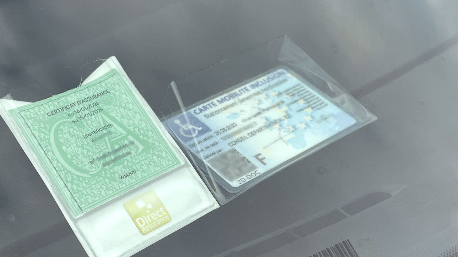 Carte de stationnement pour personnes handipapées. 