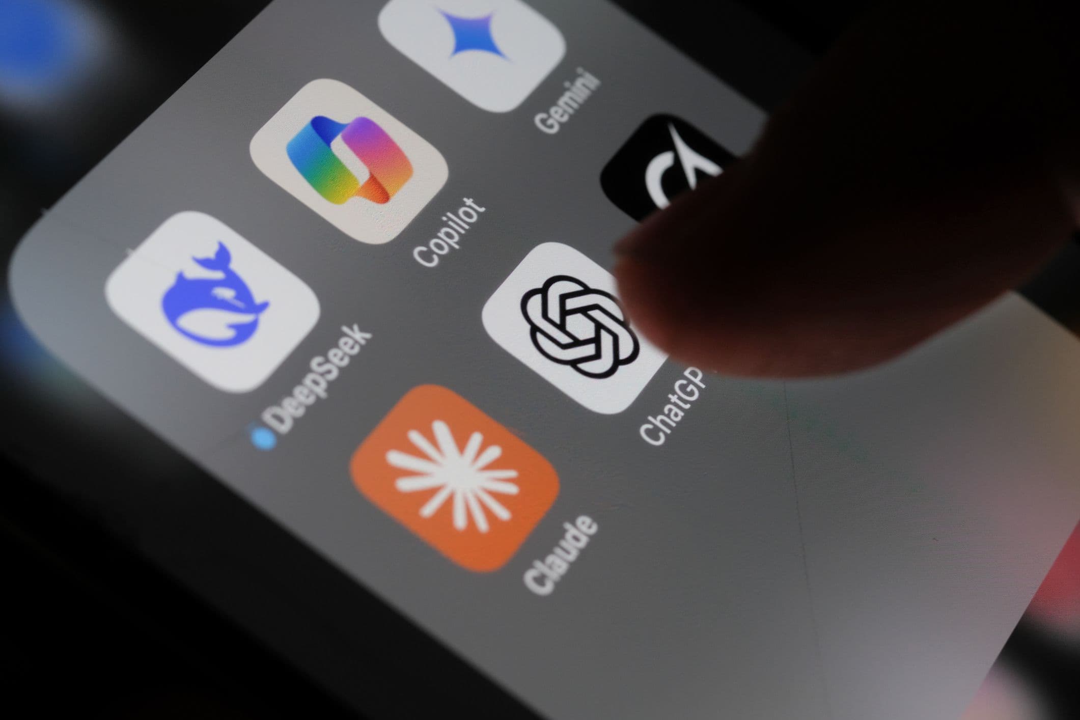 L'application ChatGPT utilisée sur un smartphone. 