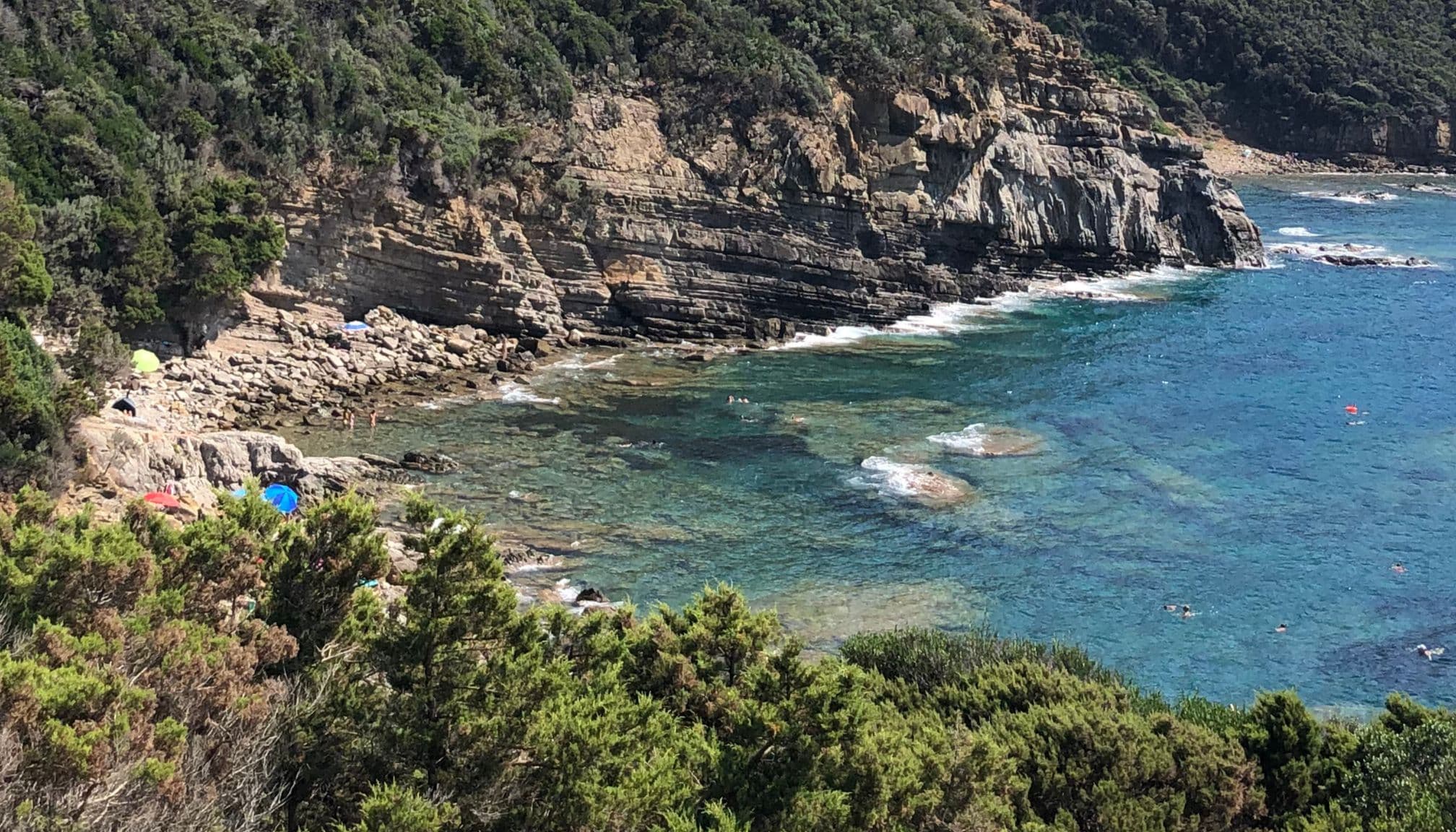 On pique une tête dans l'eau transparente de la crique Buca delle fate © Roole