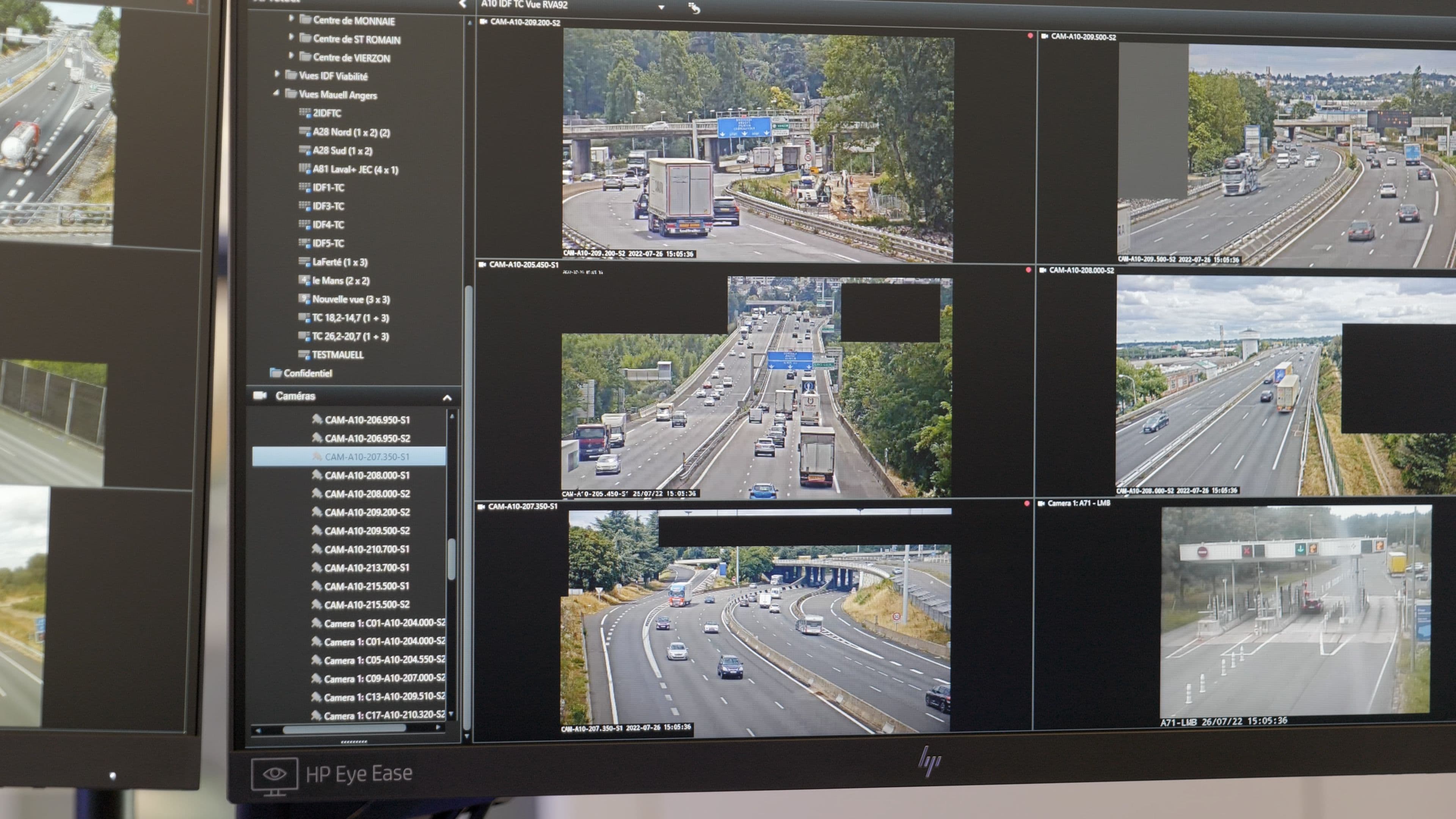 Écran de vidéosurveillance des axes autoroutiers.