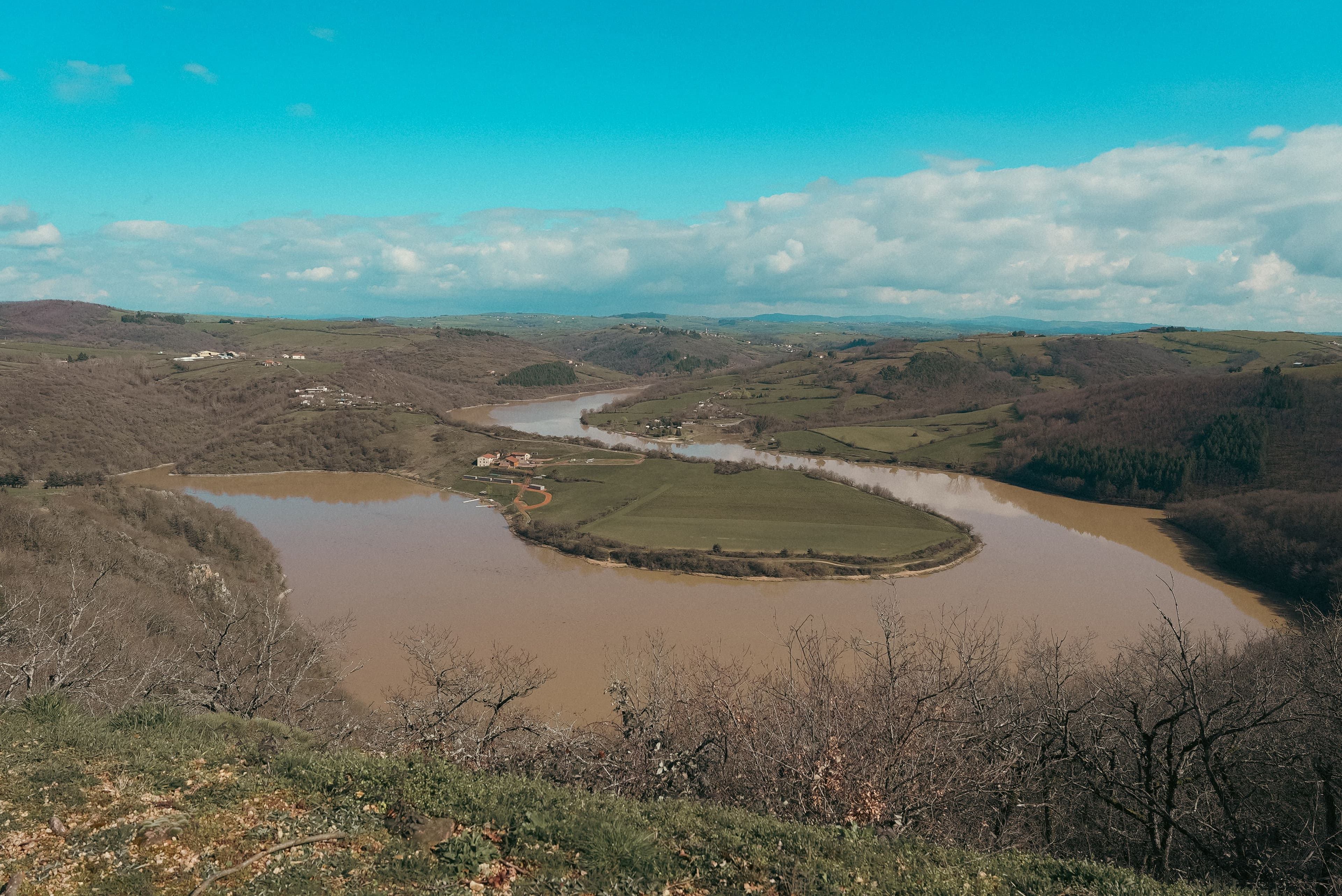 Le Pet de l'Âne, méandre de la Loire situé au niveau de la commune de Vézelin-sur-Loire.