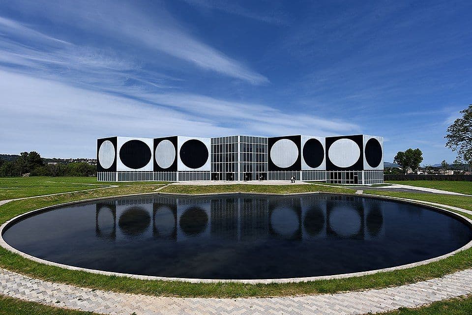 Un bâtiment à l'image des oeuvres du célèbre artiste. ©Creative Commons Ugo V