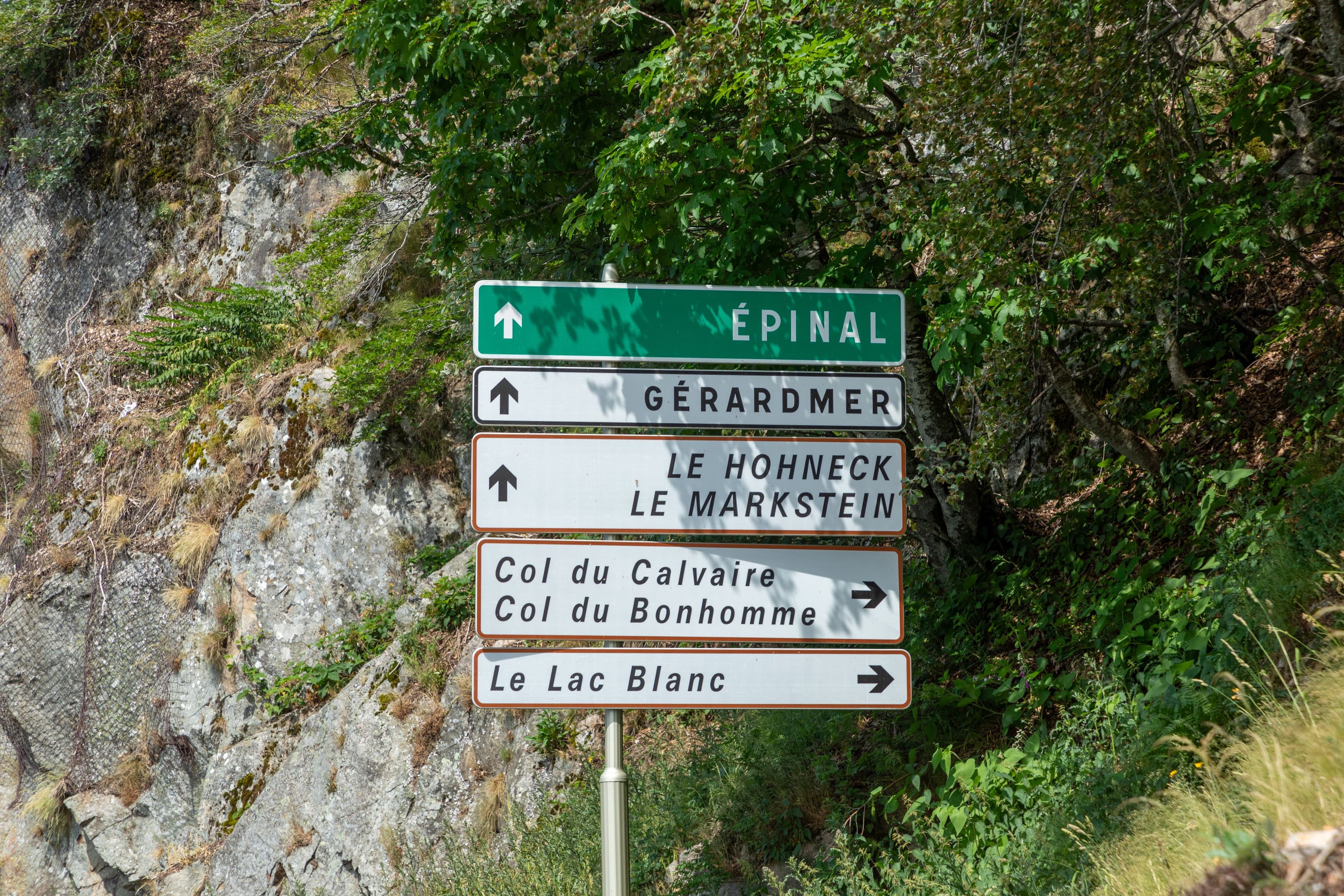 Panneaux indiquant la ville de Gérardmer.