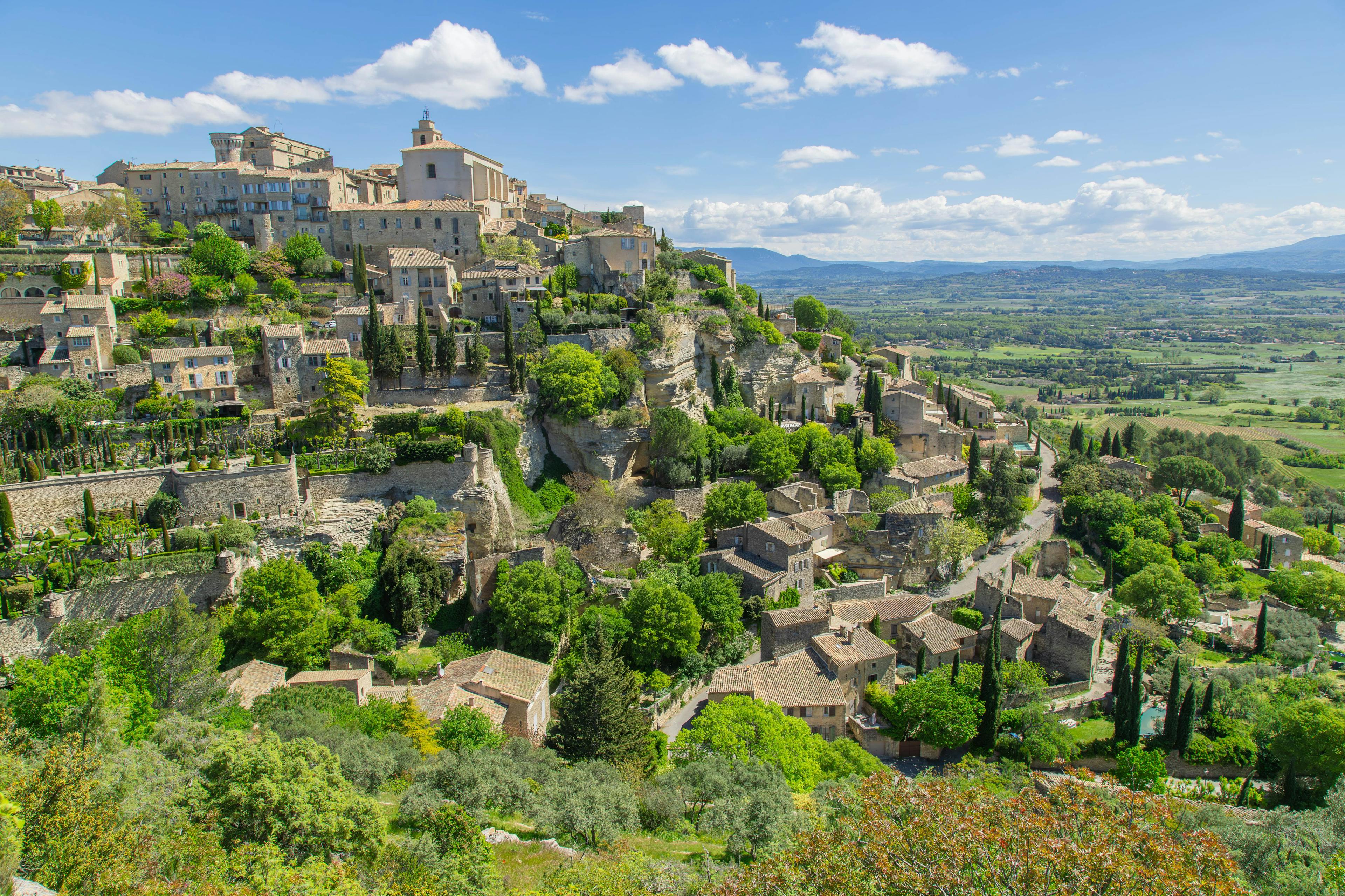 Le village perché de Gordes, en repartant en direction des Baux-de-Provence par la Route de Cavaillon. @nature_voyages_decouvertes