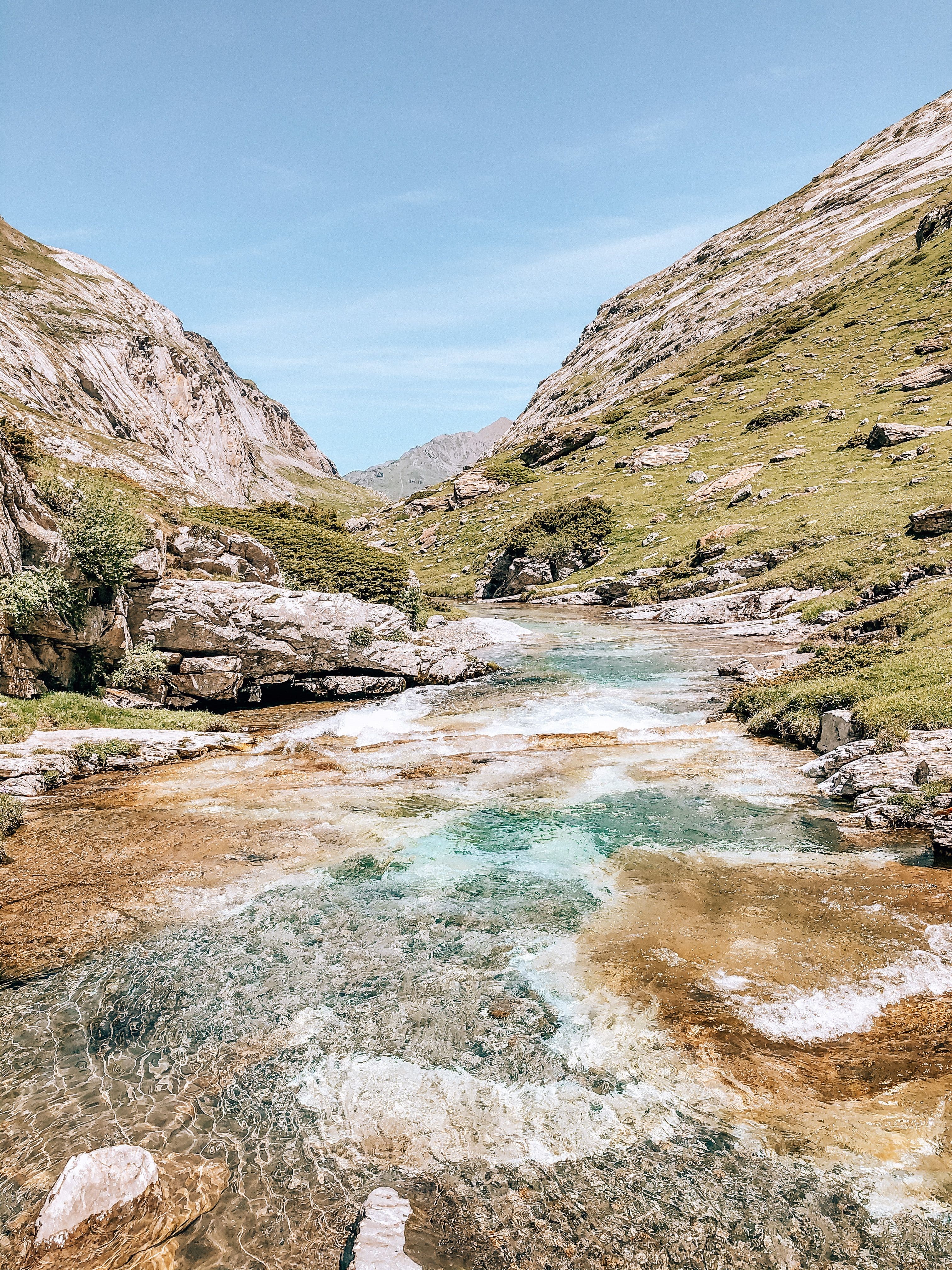 Le ruisseau qui longe toute la rando du lac des Gloriettes.