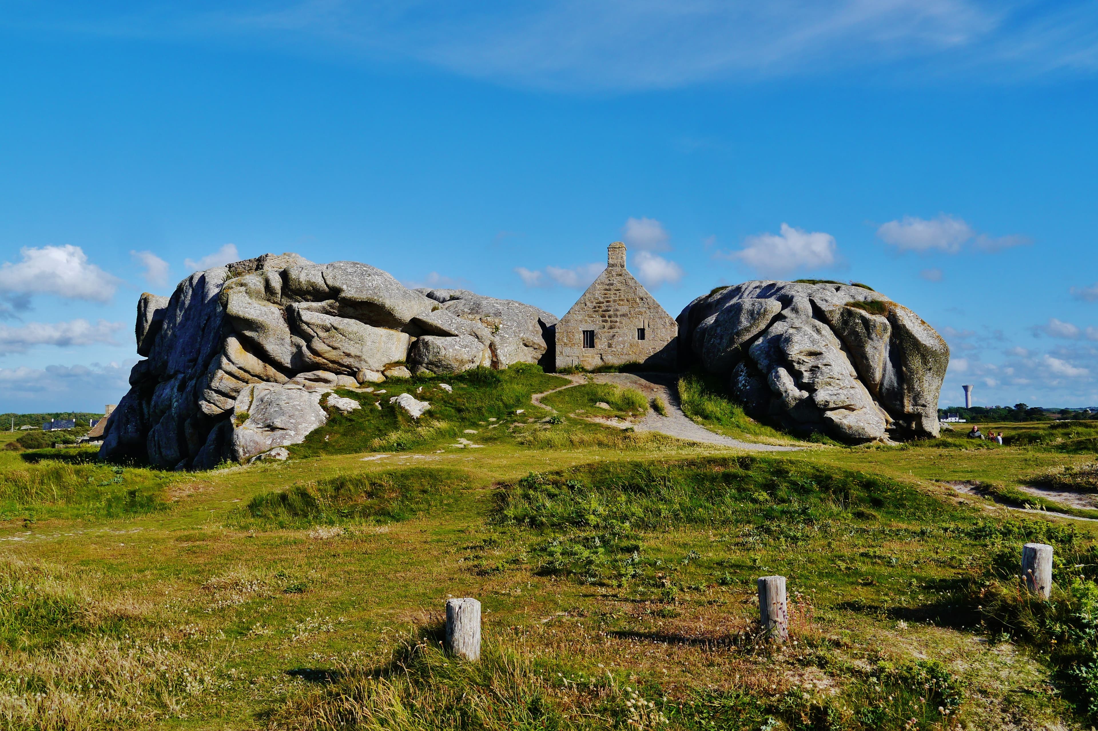 Le Poste de Garde de Meneham à Kerlouan dans le Finistère Nord