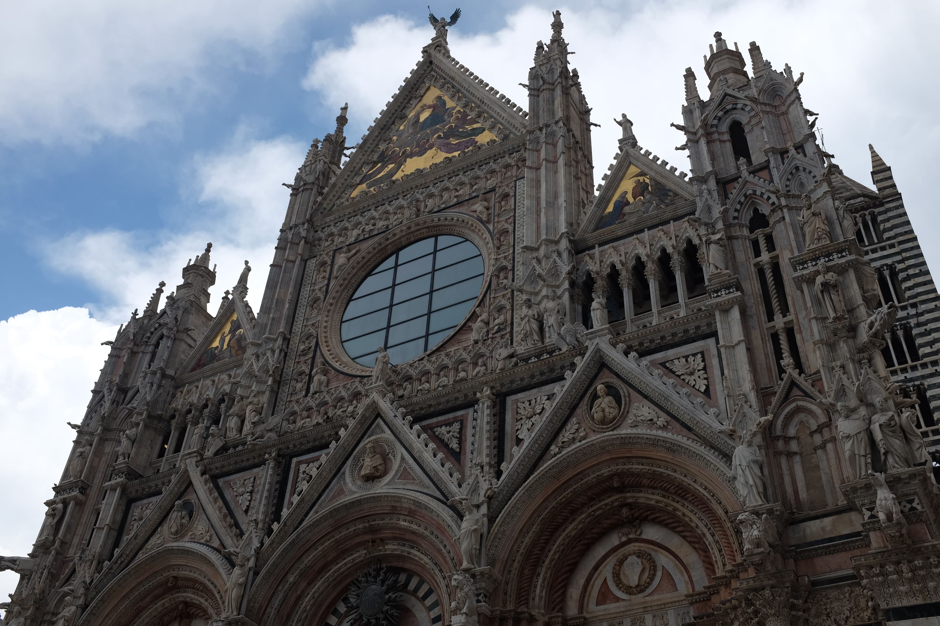 Prendre le temps d'admirer les détails de la Cathédrale de Sienne © Roole