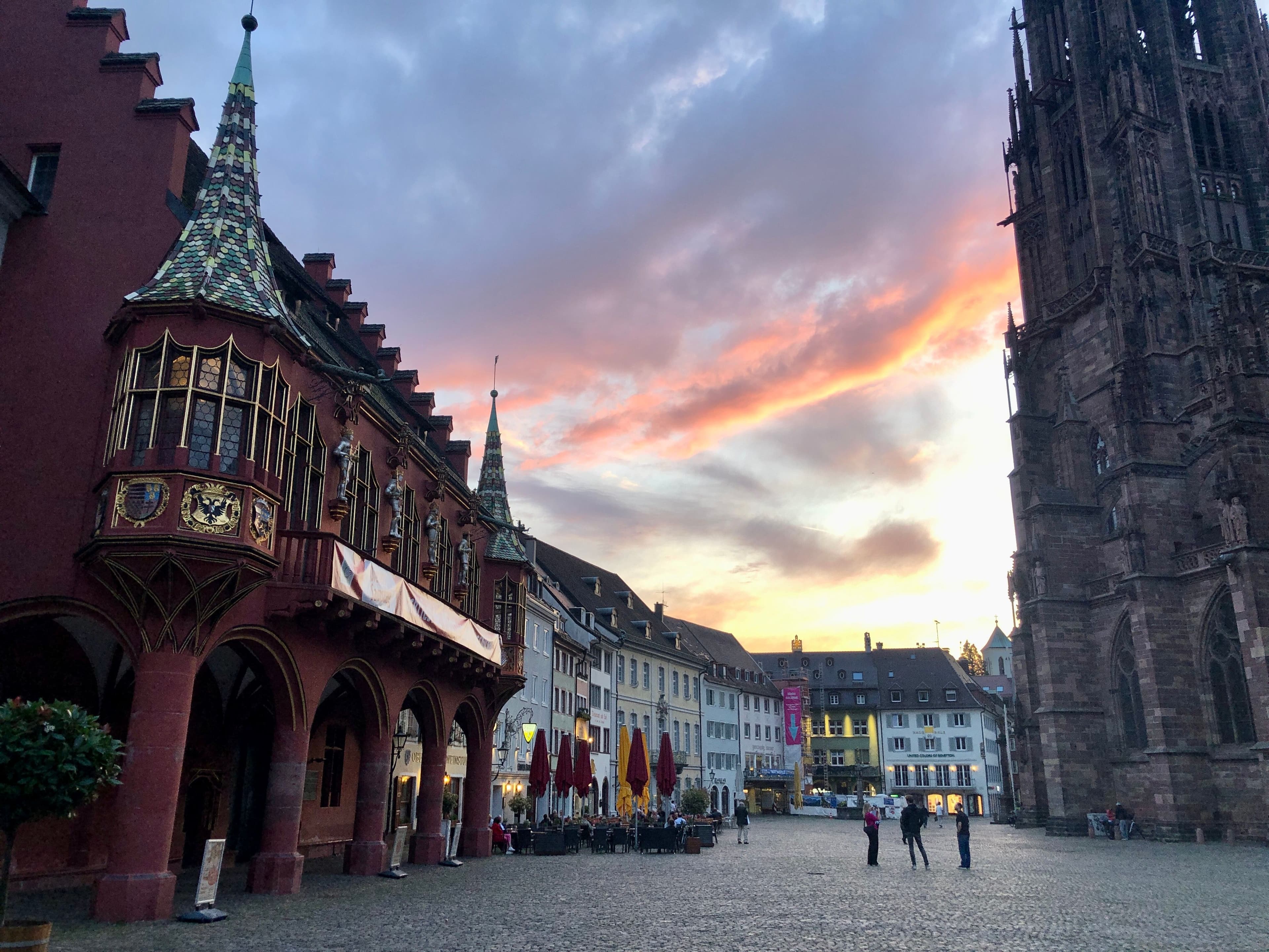 La Münsterplatz au coucher du soleil. @Roole