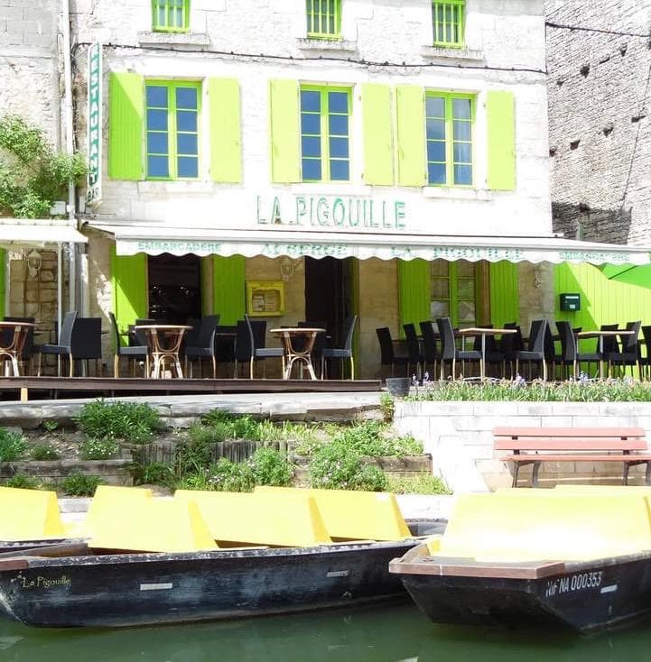 La terrasse du restaurant offre un cadre idyllique à votre pause déjeuner. ©La Pigouille
