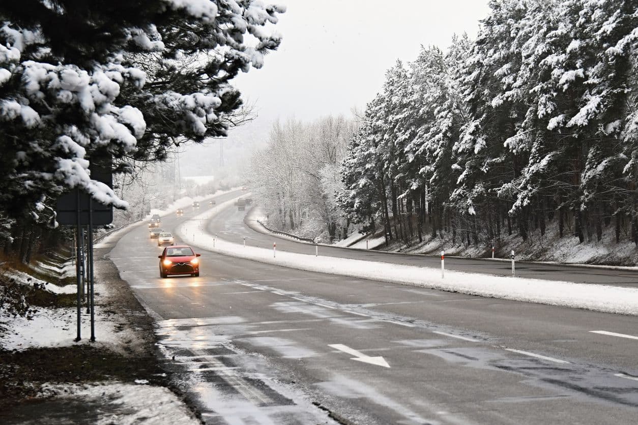 Loi Montagne : où s'applique l'obligation de s'équiper de pneus hiver ?