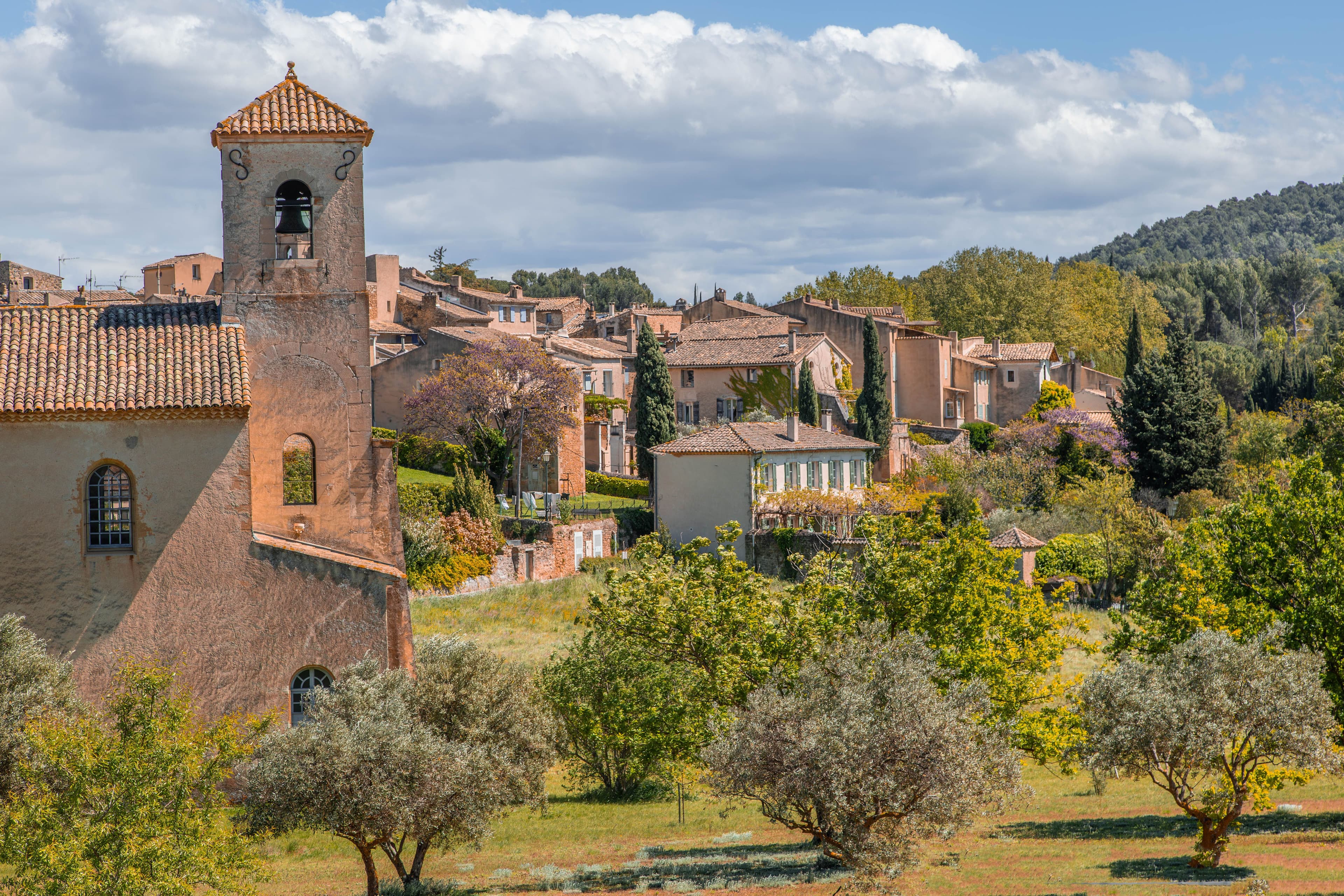 Le village de Lourmarin dans le Luberon. @nature_voyages_decouvertes