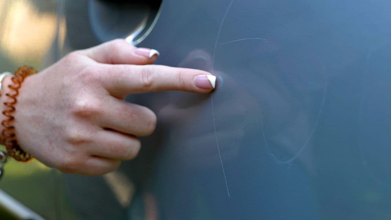 Efface Rayure Carrosserie Polissage au Micron Élimine les Éraflures et les  Rayures, Protection Semblable à la Cire pour la Peinture des Voitures  Semblable à la Cire pour la Peinture des Voitures 