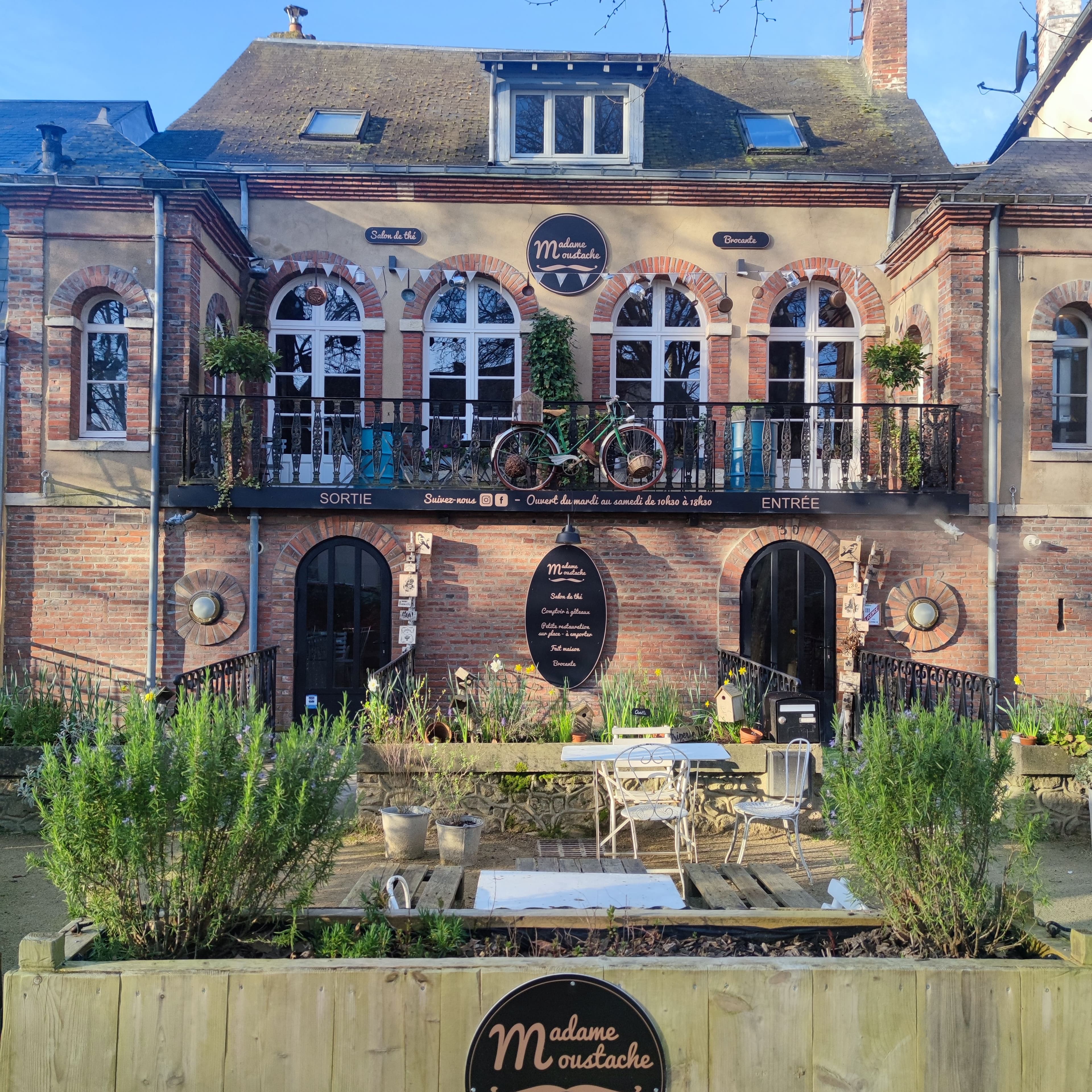 Un bâtiment majestueux pour un concept insolite ! ©Madame Moustache 