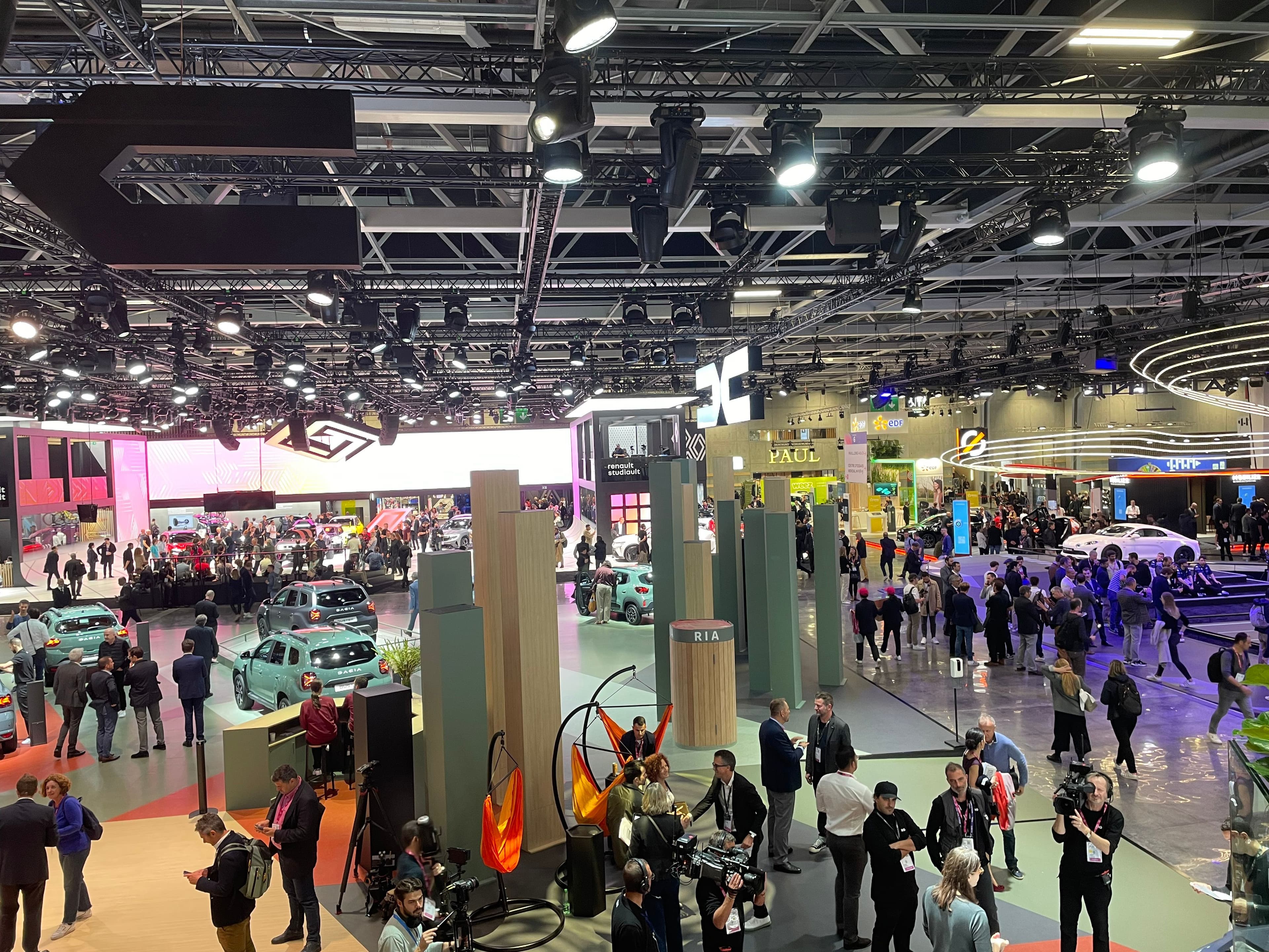 Photo du salon de l'automobile à Paris