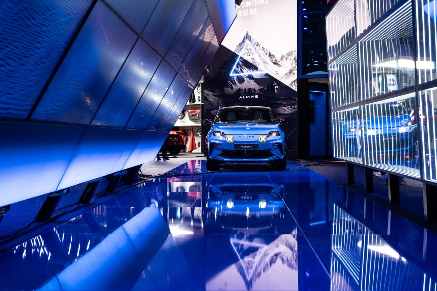Mondial de l'Auto 2024 stand Alpine