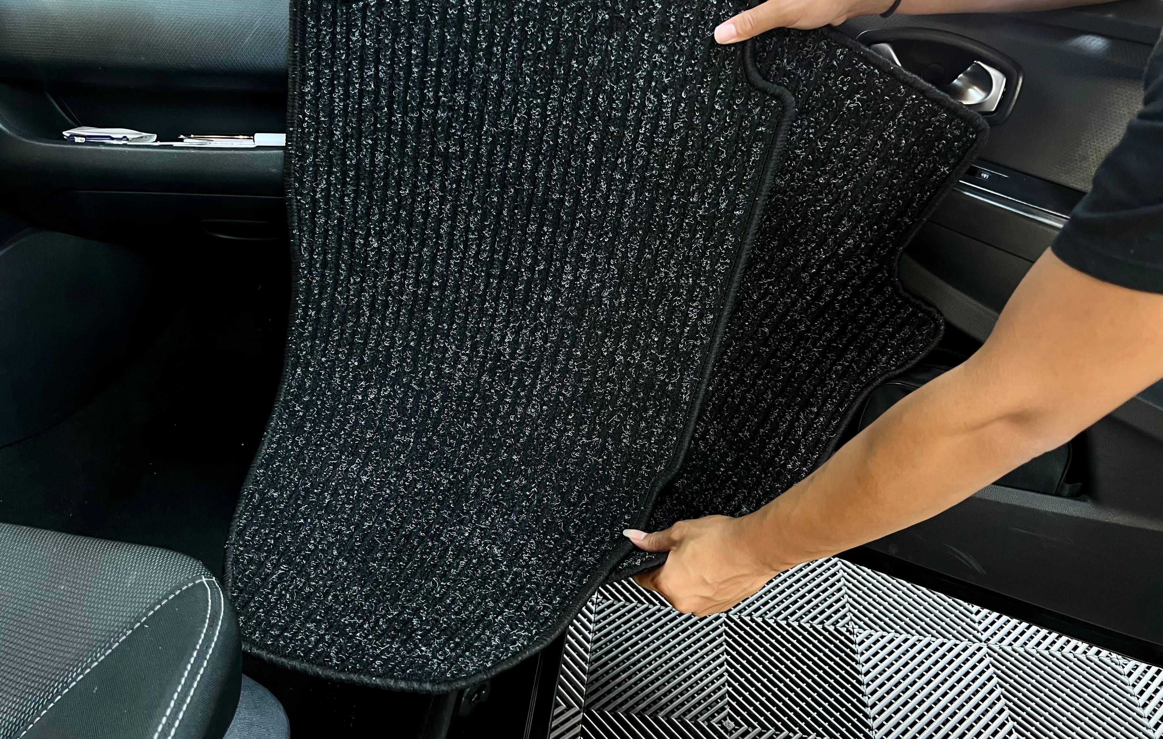 Nos meilleures astuces pour nettoyer les tapis et moquettes de votre auto