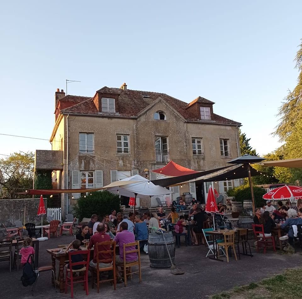 Dînez sur les bancs d'une ancienne école ! ©Restaurant Odessa