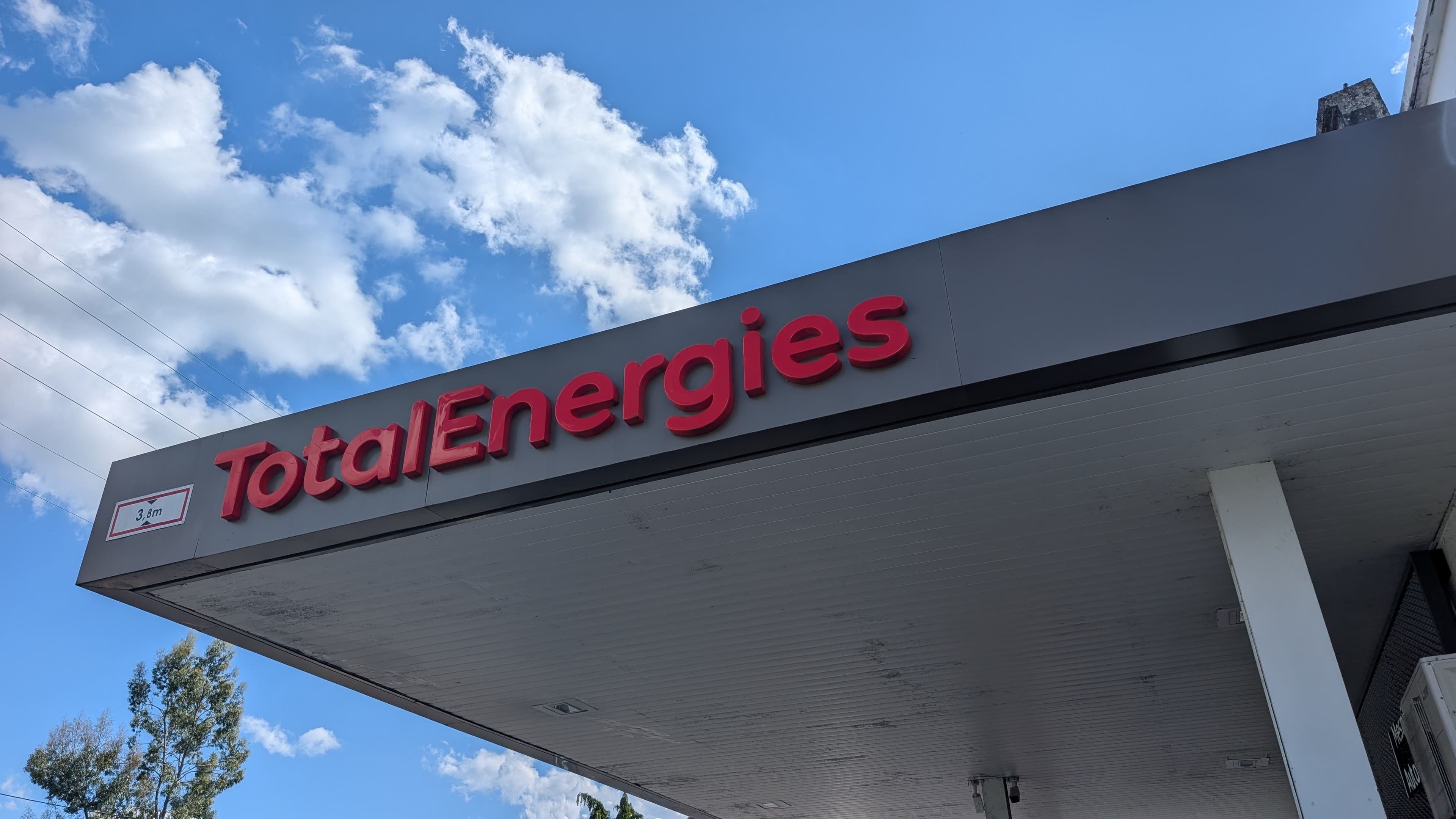 Une station-service TotalEnergies. 