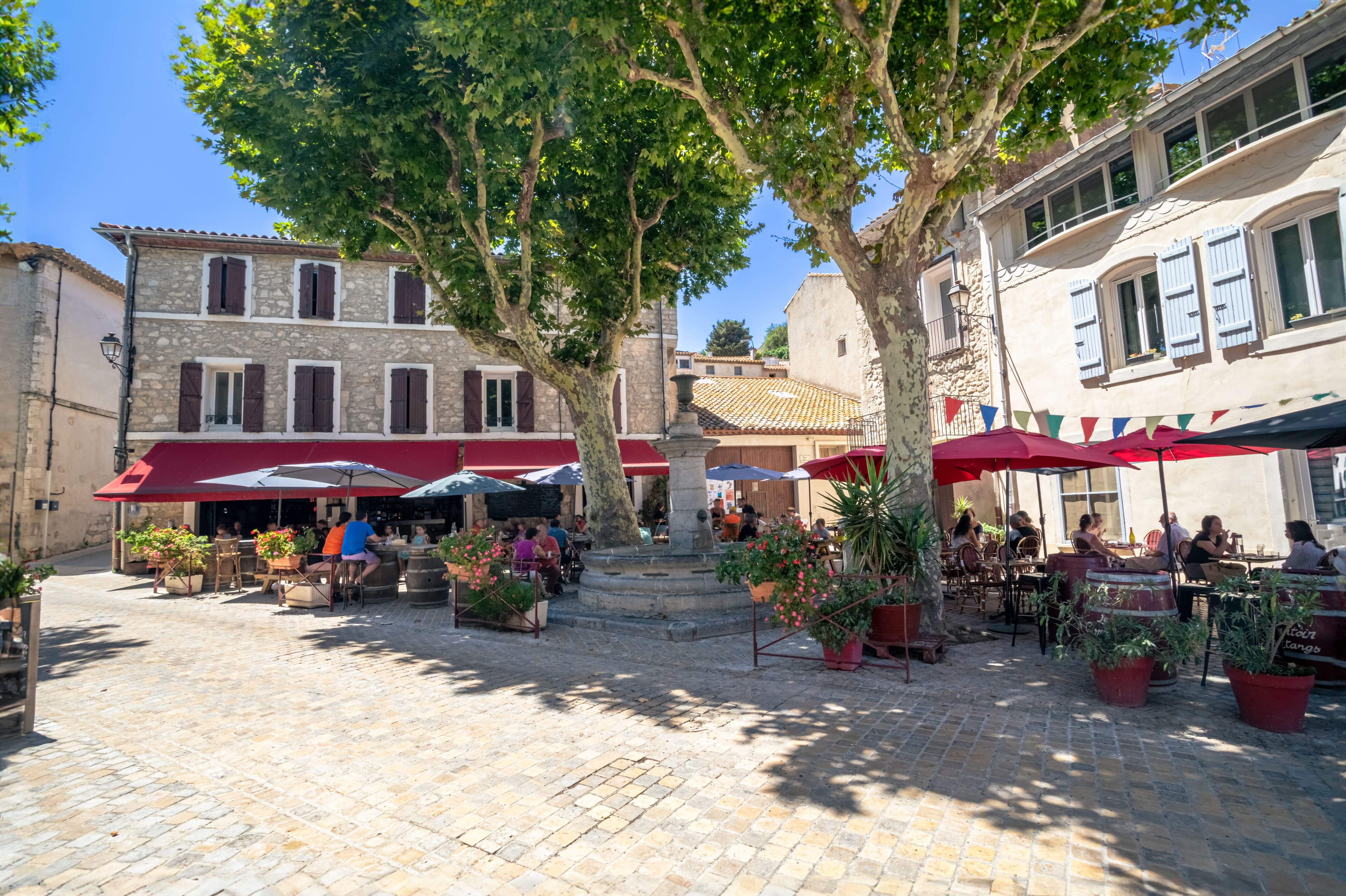 La place du village de Peyriac-de-Mer. ©Benjamin Mourot