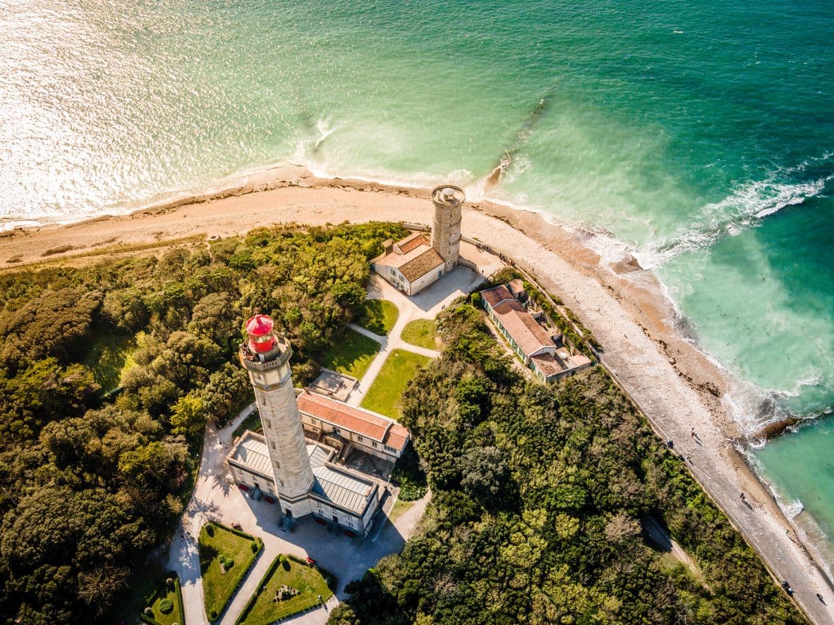 Le phare des Baleines est un incontournable de l'île de Ré. ©iStock