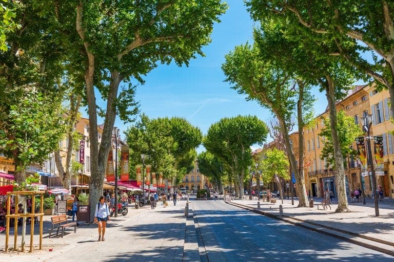 Le Cours Mirabeau à Aix-en-Provence. ©iStock