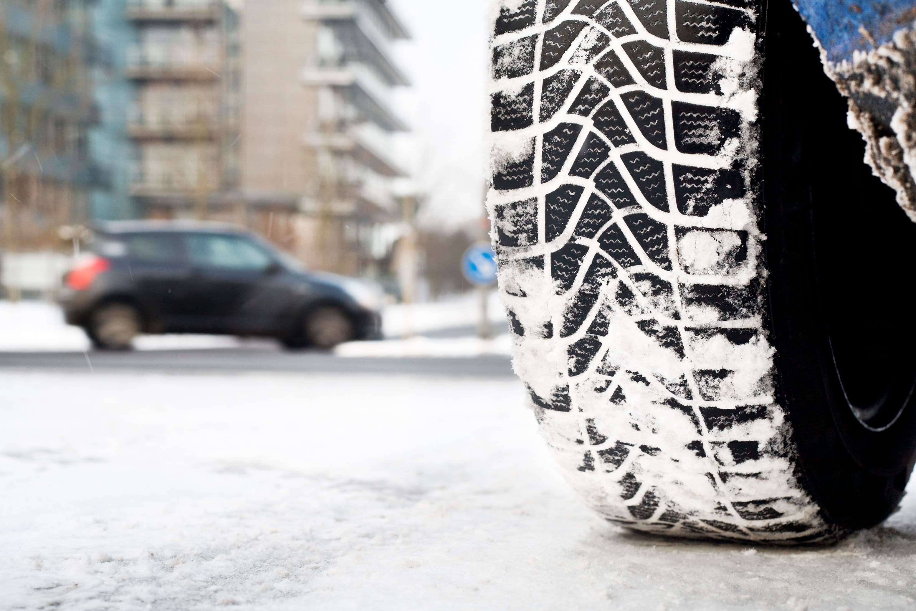 Voiture électrique : en hiver, les chaussettes sont aussi efficaces que les pneus  neige