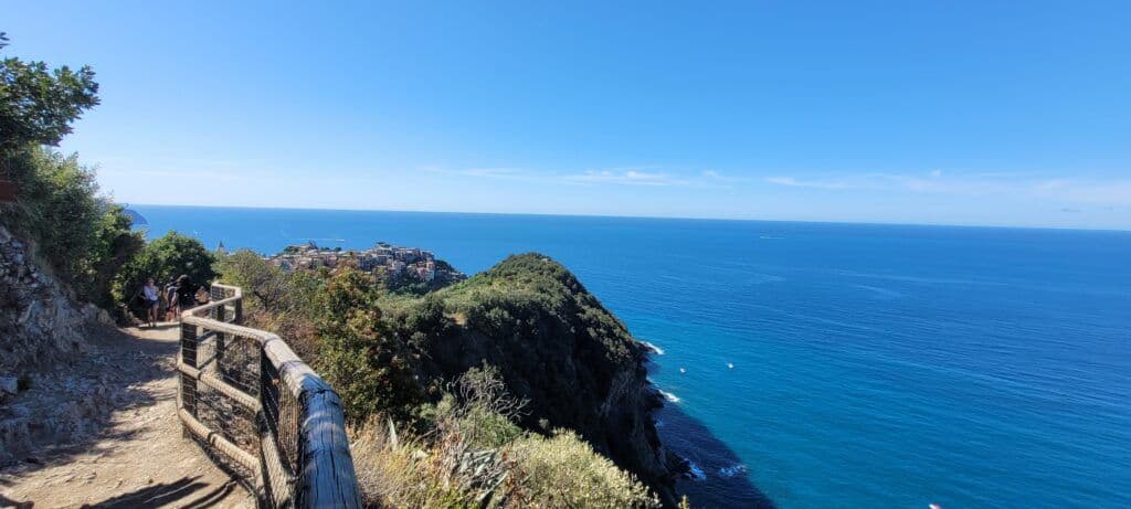 Vue depuis le sentier azzurro © Longitude et Latitude