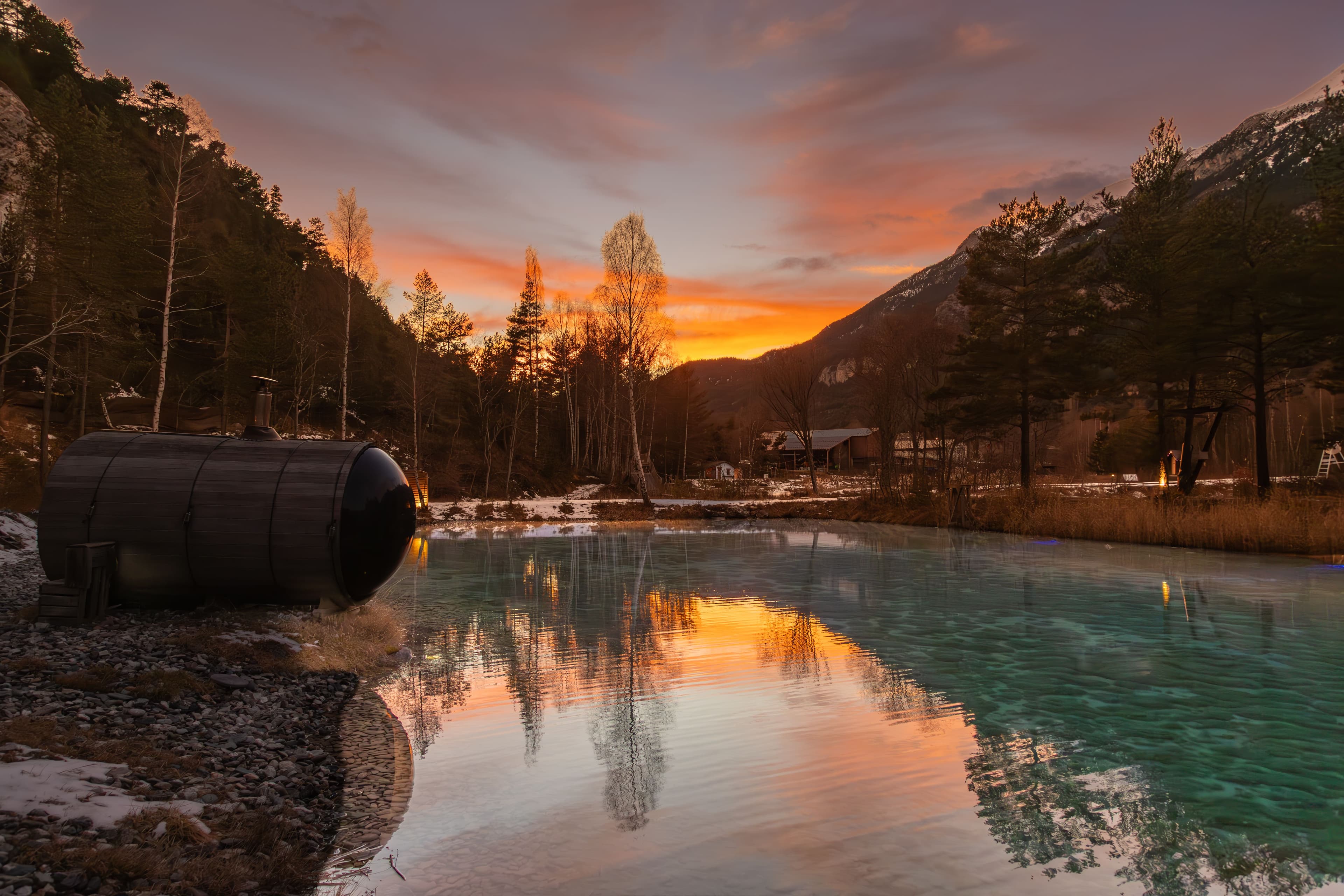 Alternance de bain chaud et baignade gelée : les bienfaits du spa nordique. ©nature_voyages_decouvertes