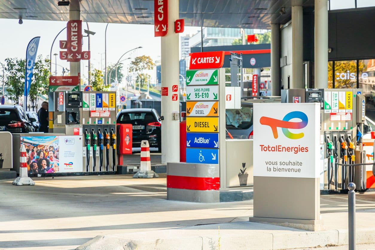 Une station-service à Paris