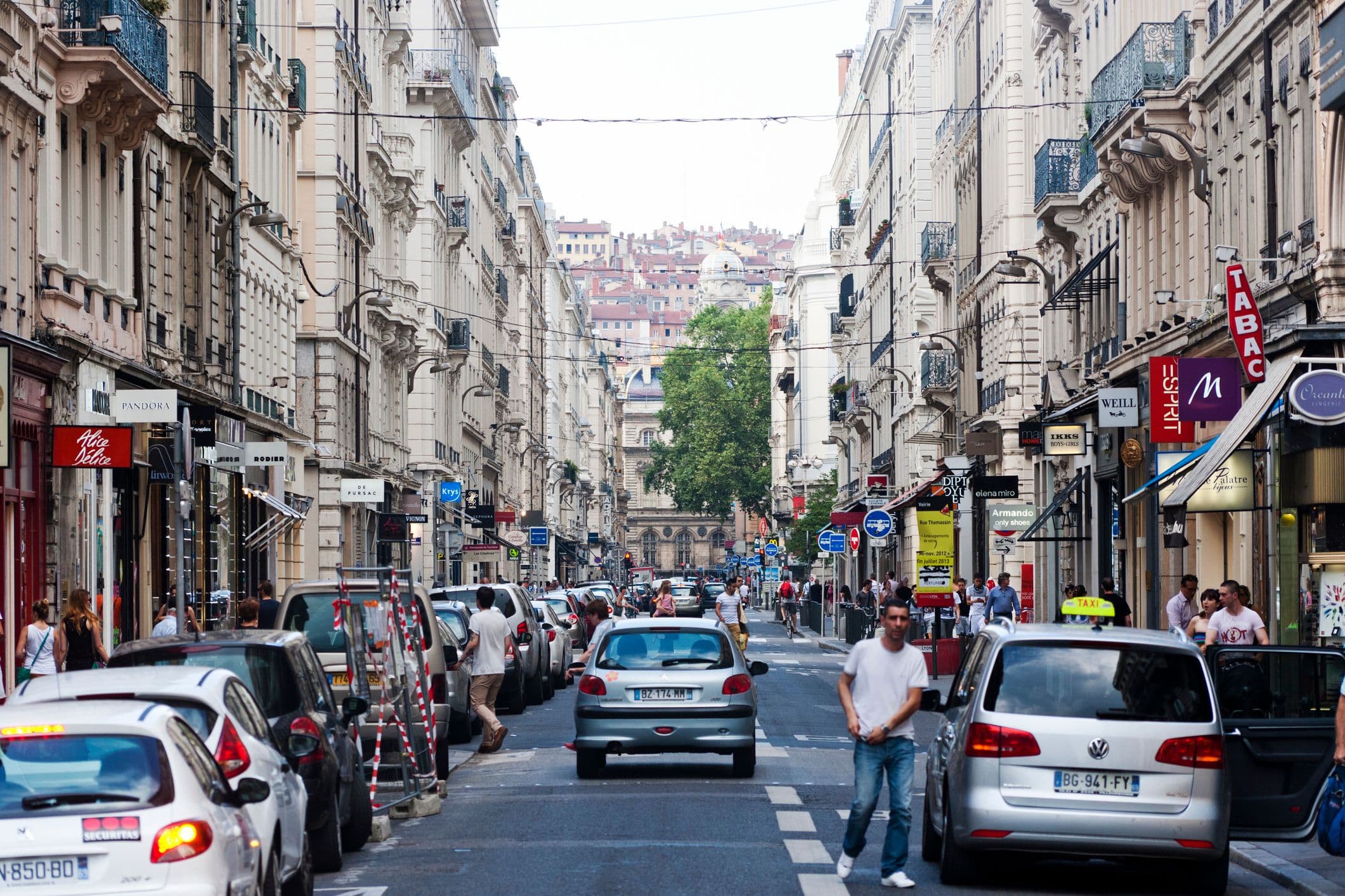 Une rue commerçante à Lyon.