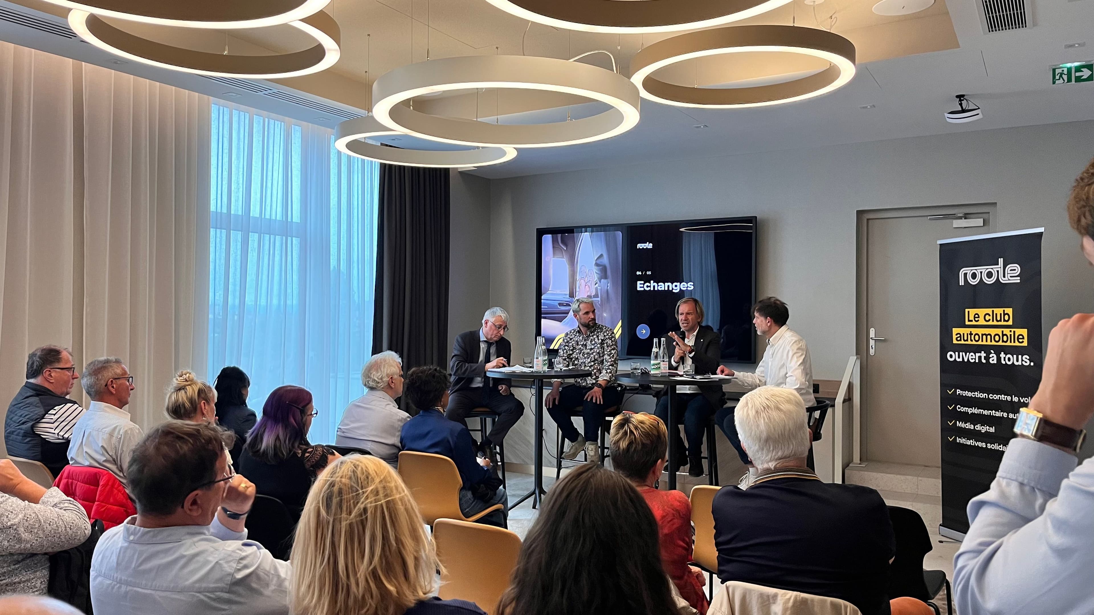 Une table ronde sur l'avenir des mobilités urbaines organisée par Roole à Strasbourg avec, de gauche à droite :  Jacques Fernique, sénateur Les Ecologistes du Bas-Rhin ; Jean-François Virot Daub, directeur général de Citiz Grand Est ; Thierry Sother, député PS de Strasbourg. 