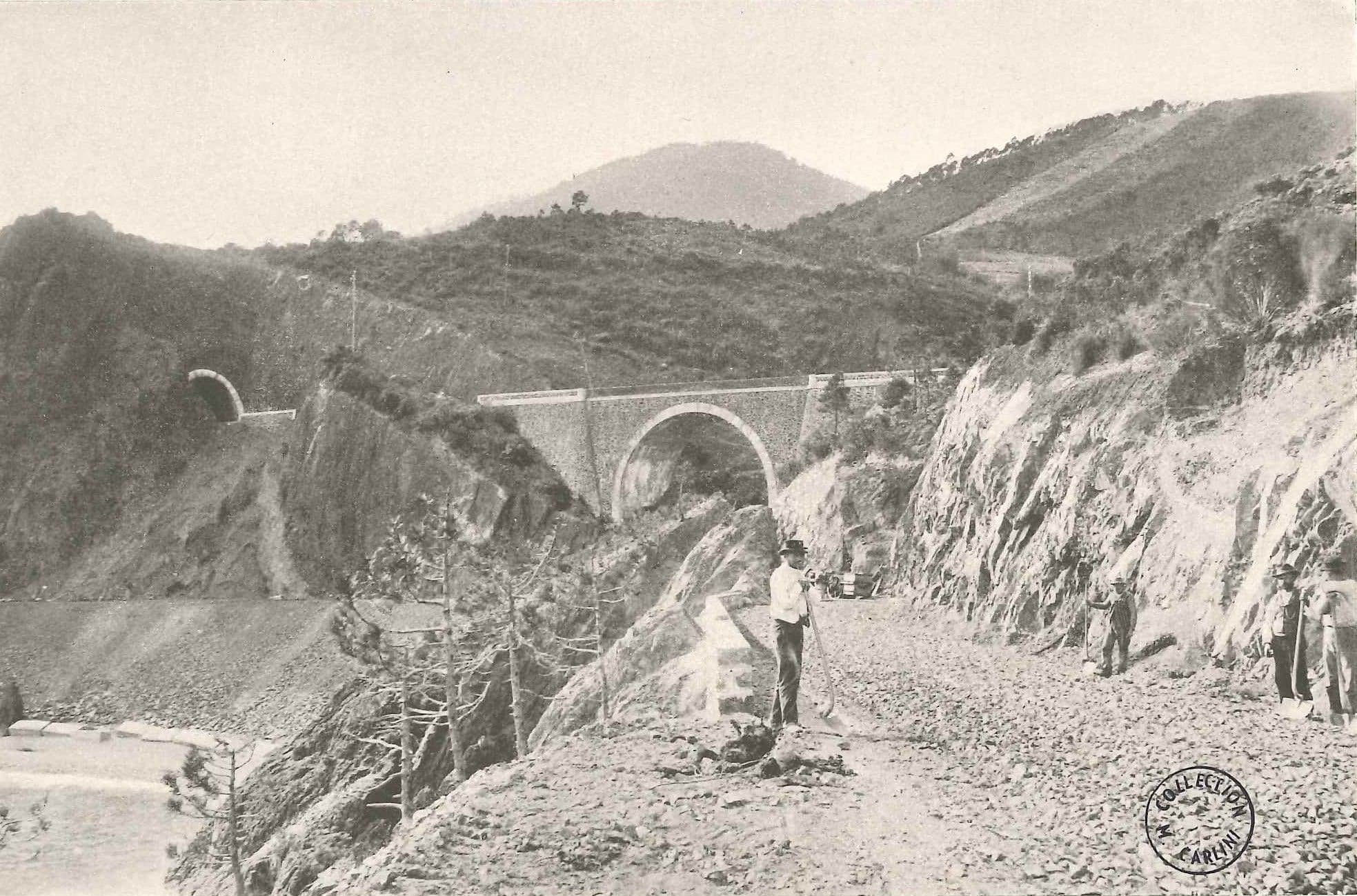 Le chantier de construction de la Corniche de l'Estérel a duré 5 ans. ©Archives Municipales de Saint-Raphaël