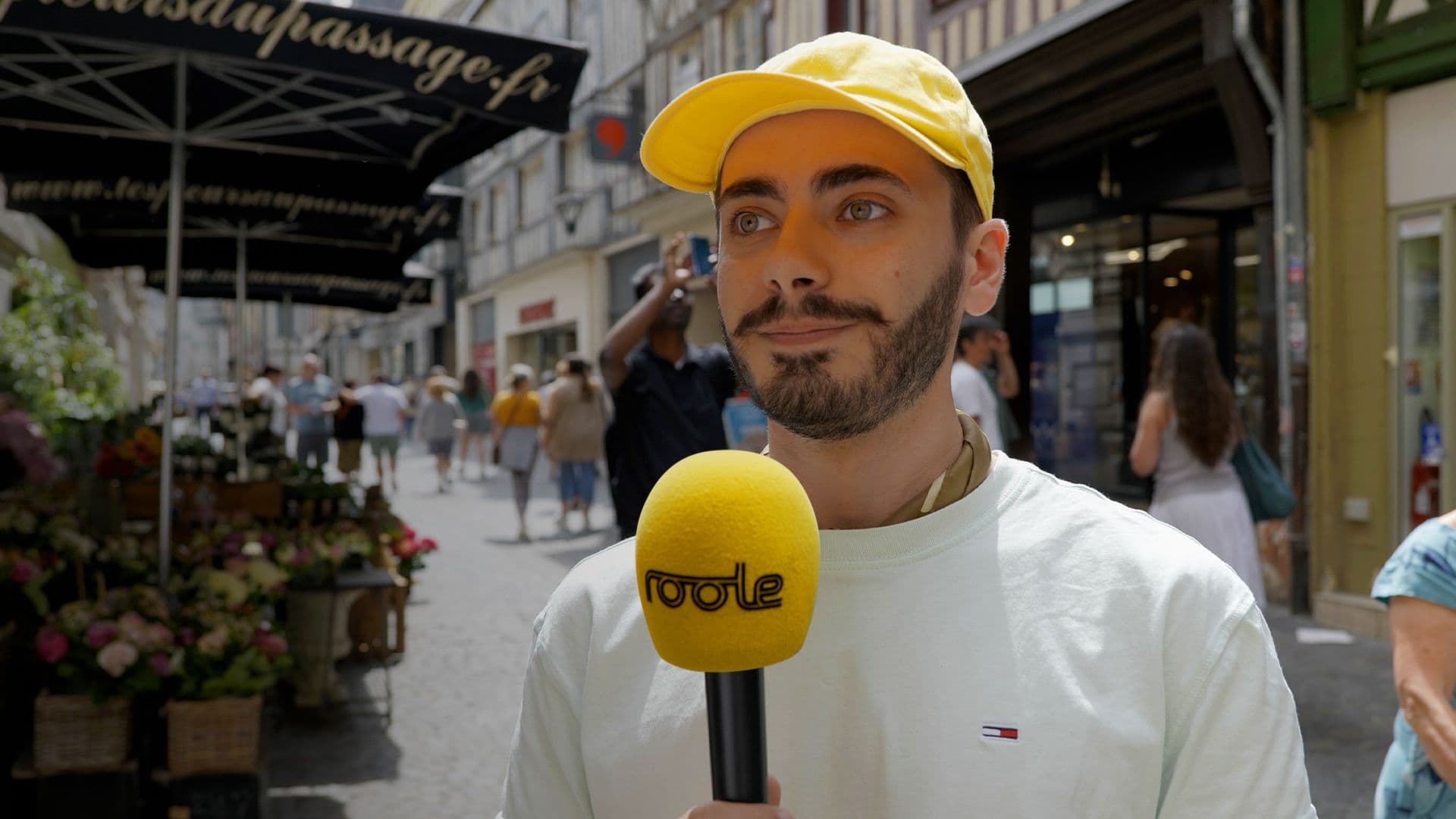 Un homme lors du micro-trottoir à Rouen.