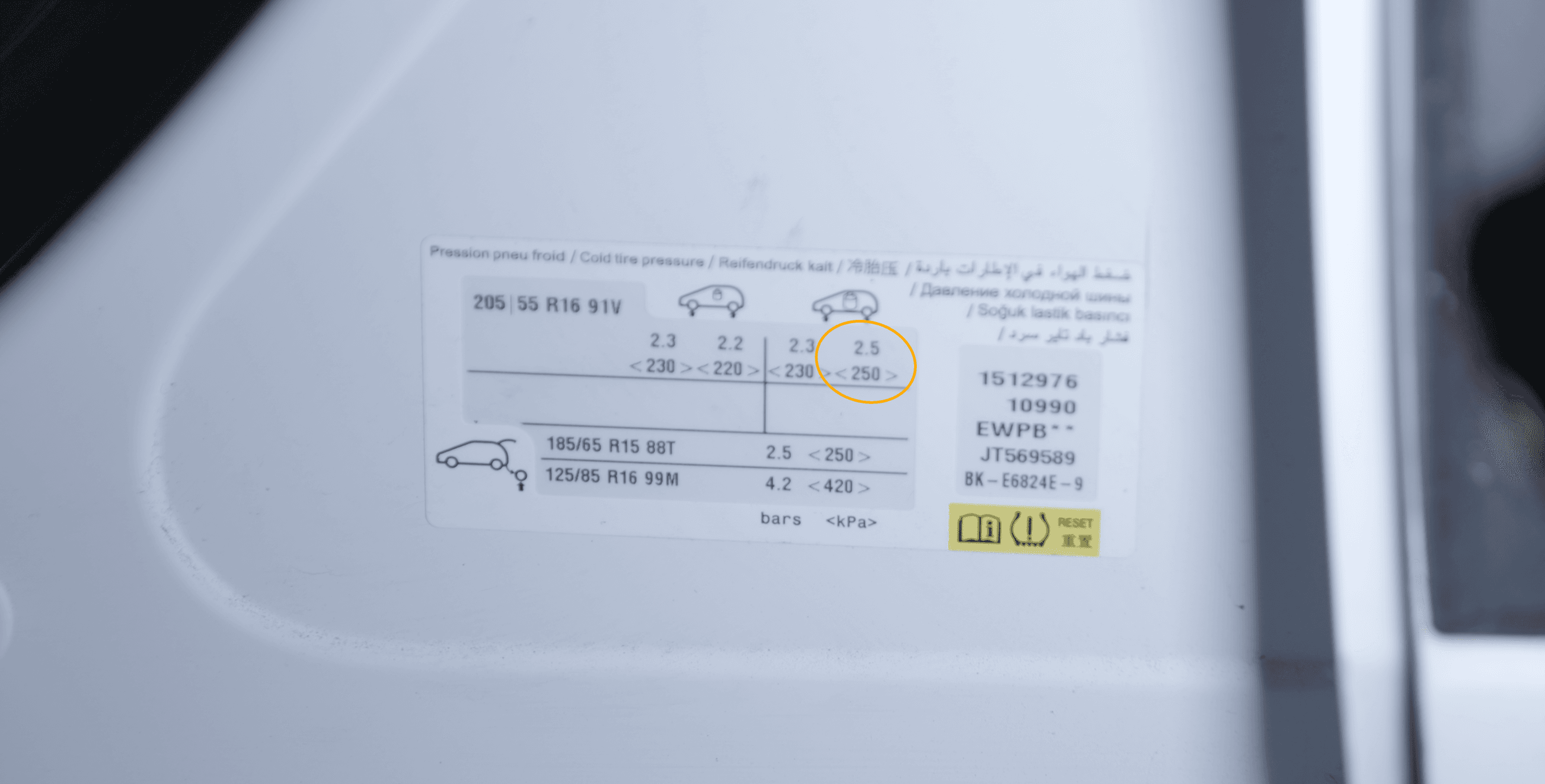 Étiquette de pression des pneumatiques