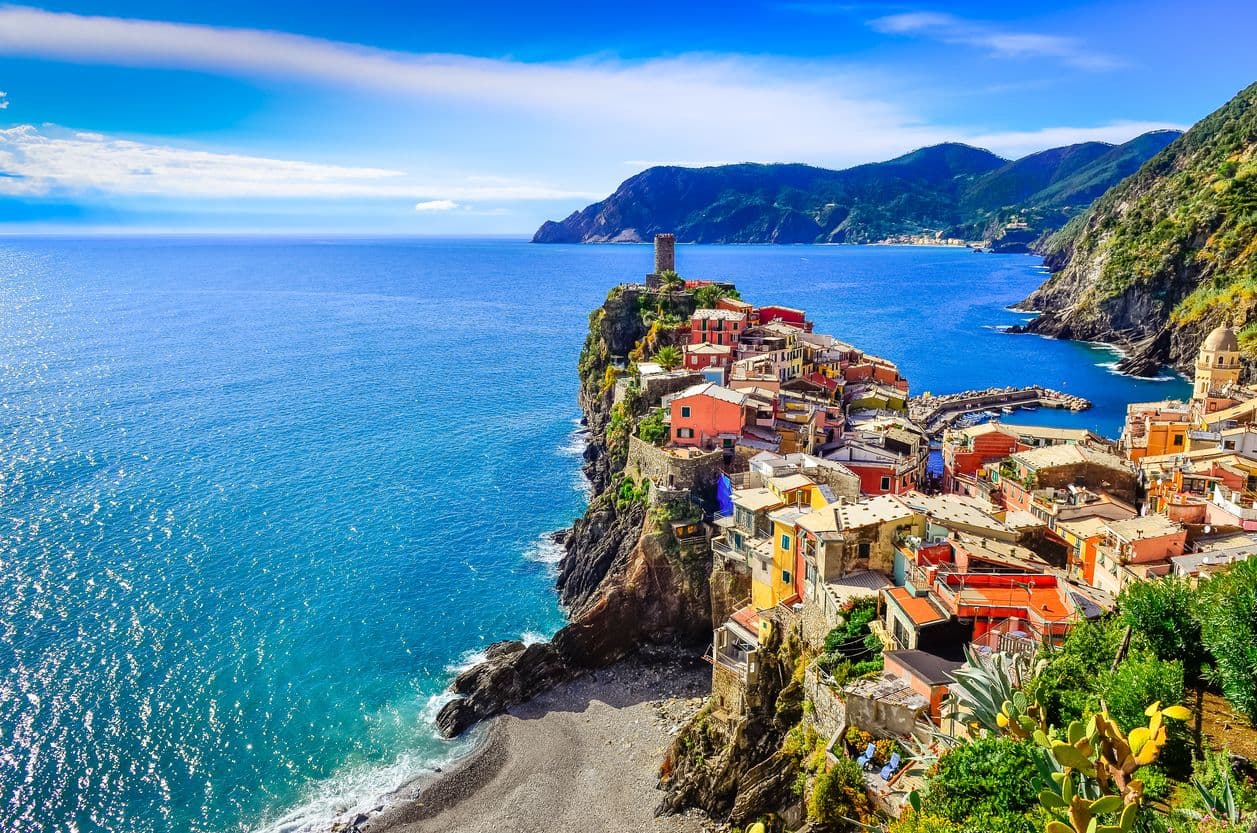 Point de vue sur le village de Vernazza ©MartinM303 - IStock