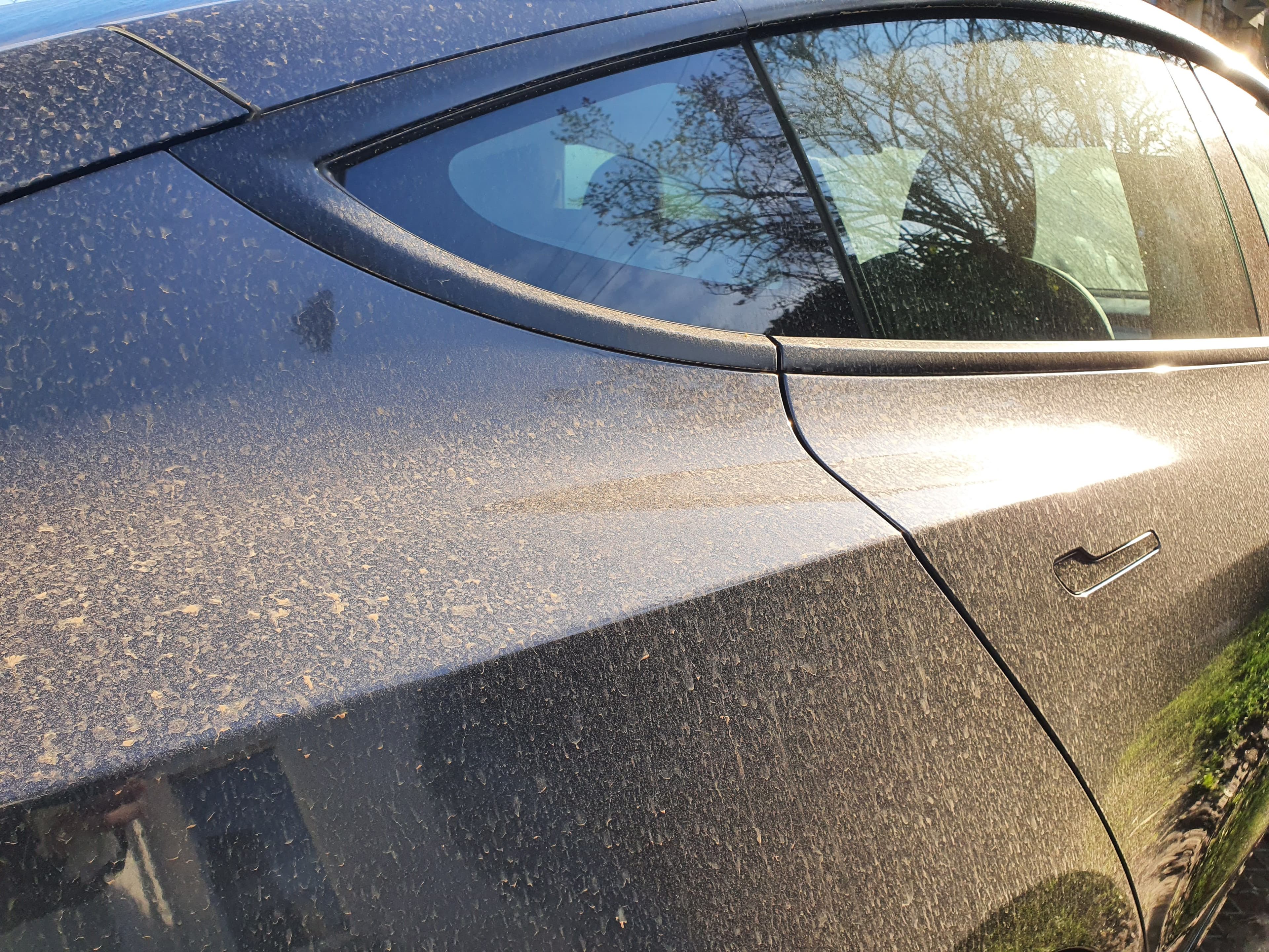 Comment laver les vitres de sa voiture ?