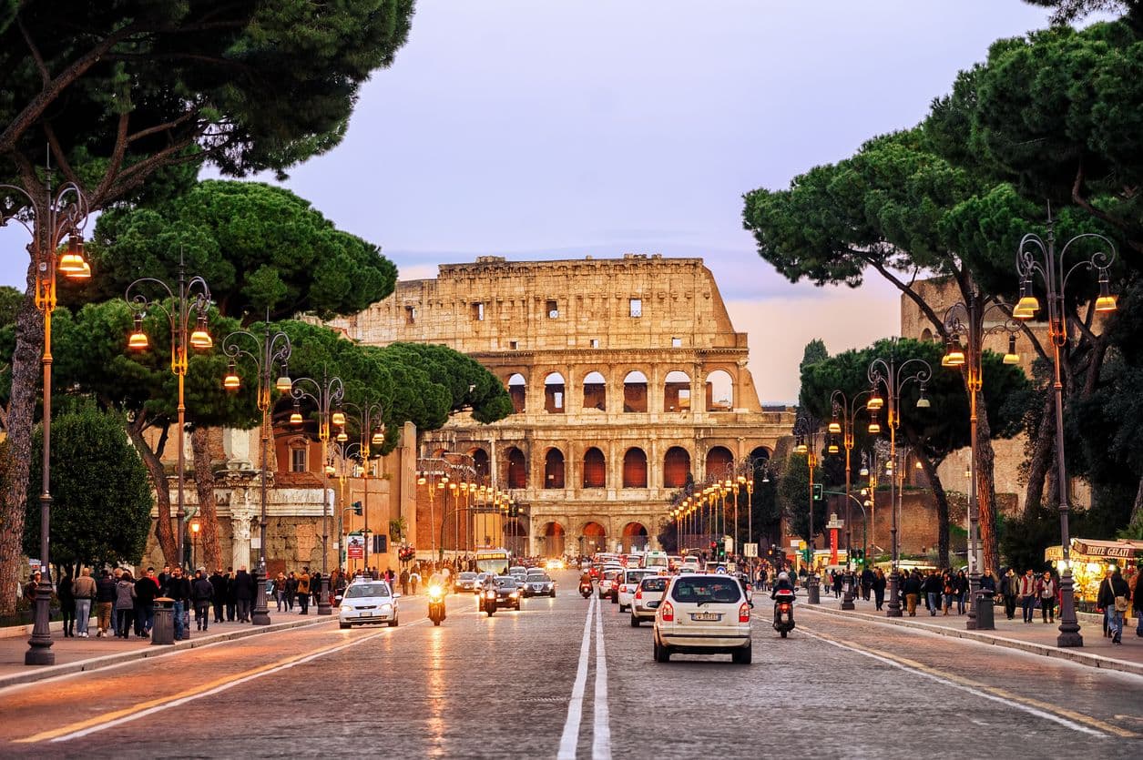 Voitures qui circulent en Italie