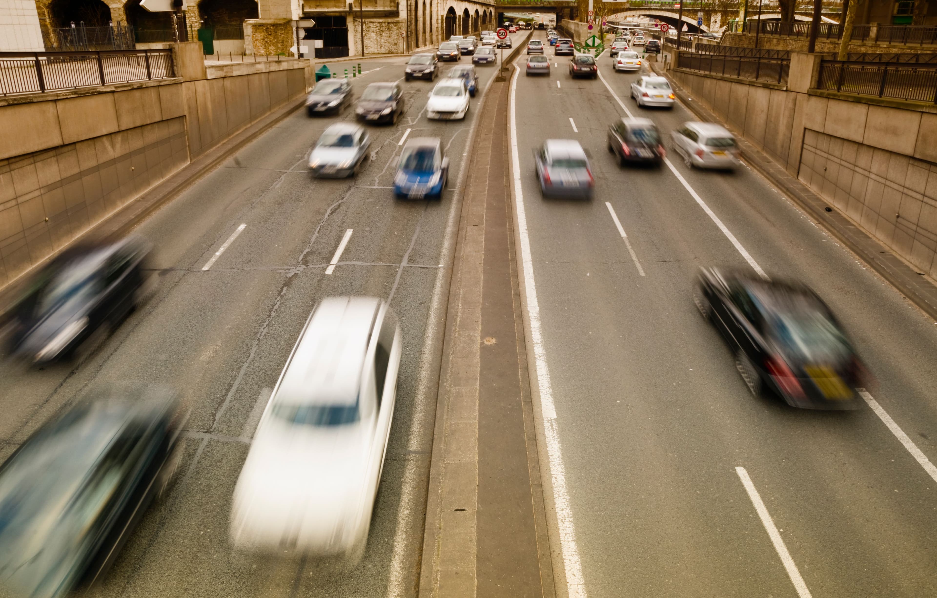 trafic dense sur le périphérique parisien